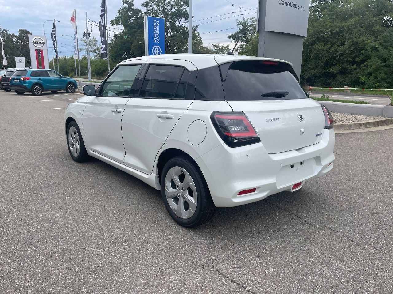Suzuki Swift, Premium 1,2 DualJet automat - fotka 5