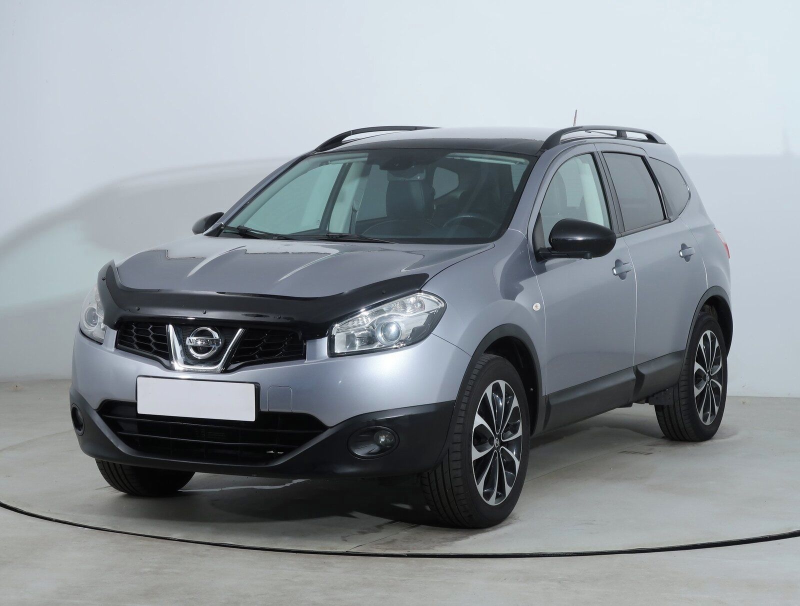 Nissan Qashqai, 1.6 i, 7 míst, ČR,1.maj - fotka 2