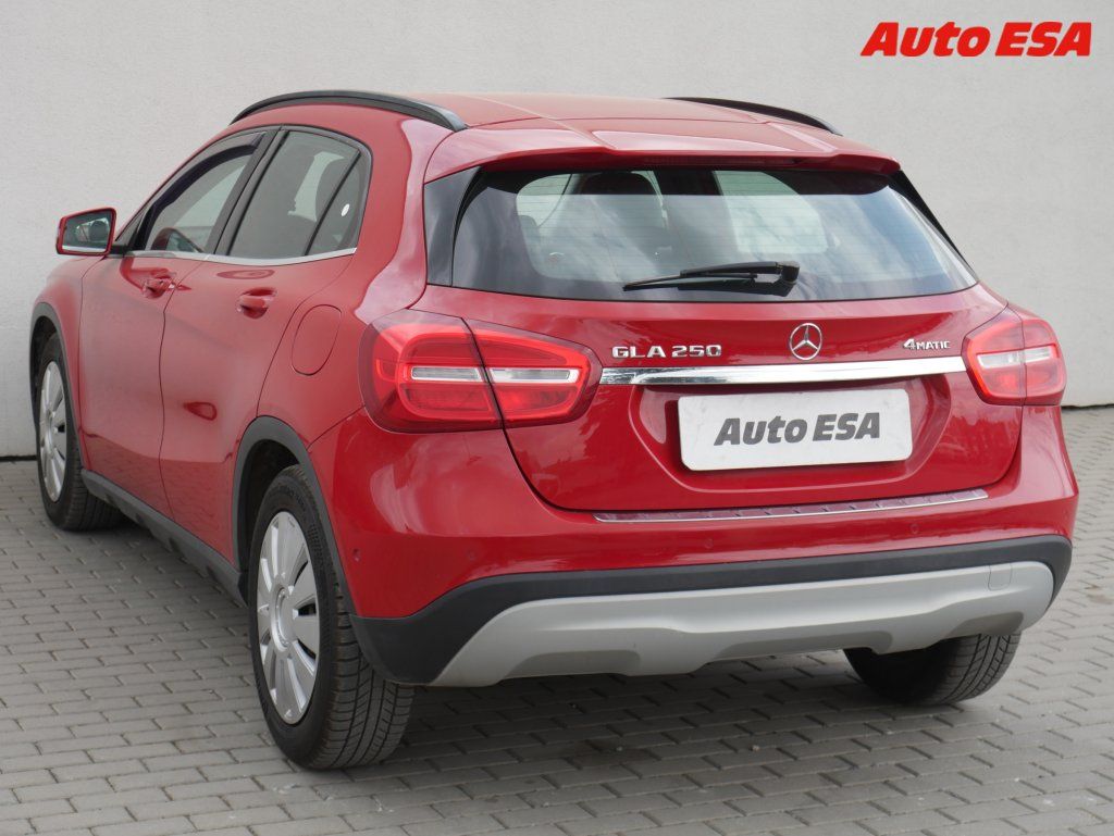 Mercedes-Benz GLA, 2.0i GLA 250  4Matic,ČR - fotka 6
