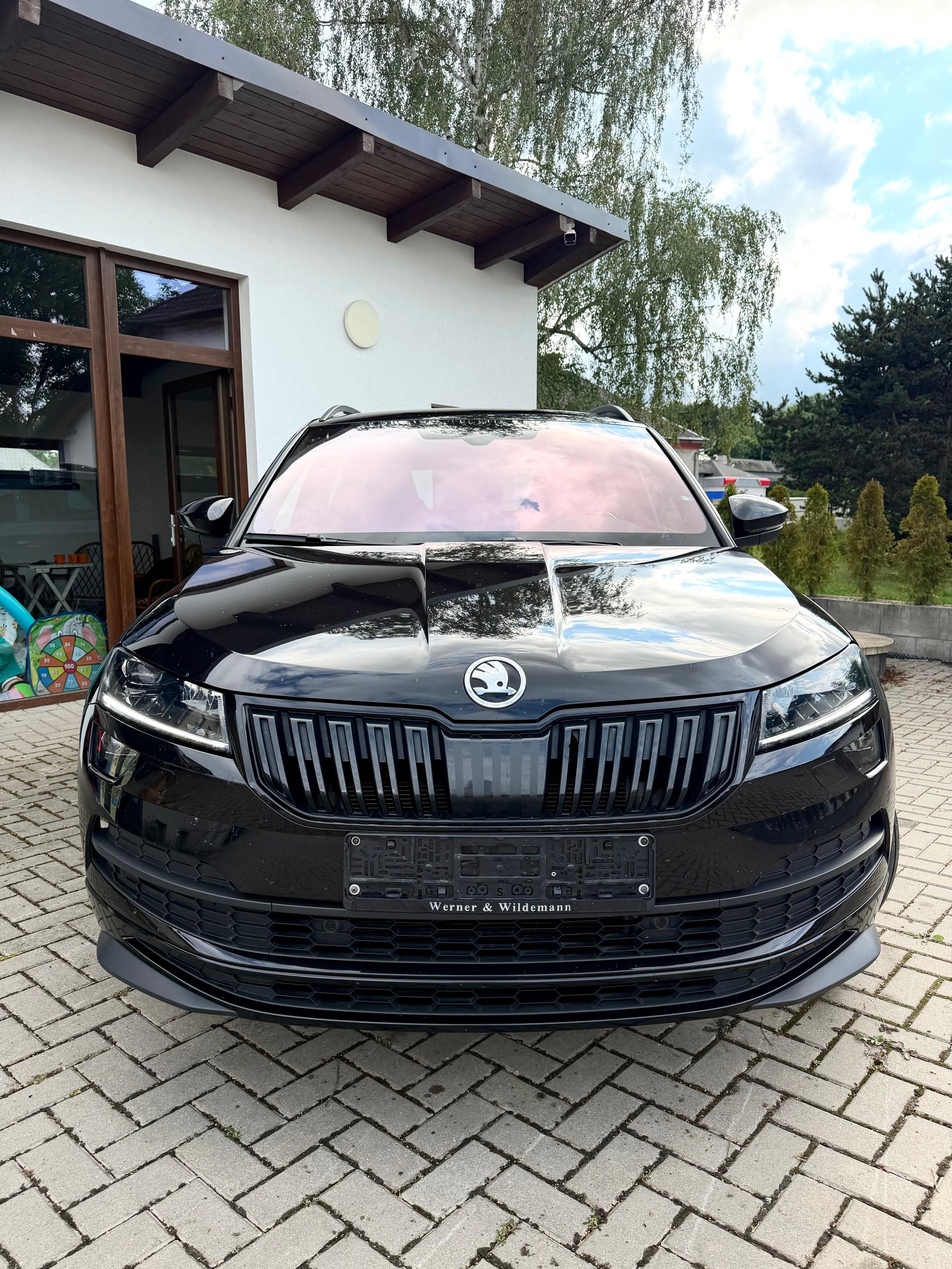 Škoda Karoq, 2022 Sport Line 1.5 TSI DSG - fotka 2