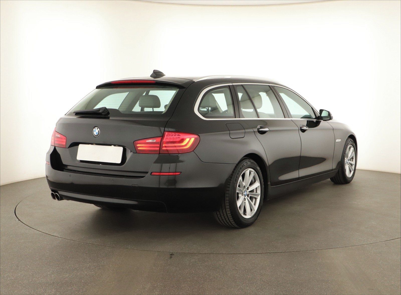 BMW Řada 5, 520d, Kůže, Automatická klima - fotka 5