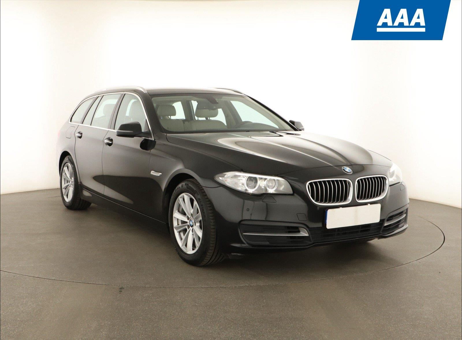 BMW Řada 5, 520d, Kůže, Automatická klima