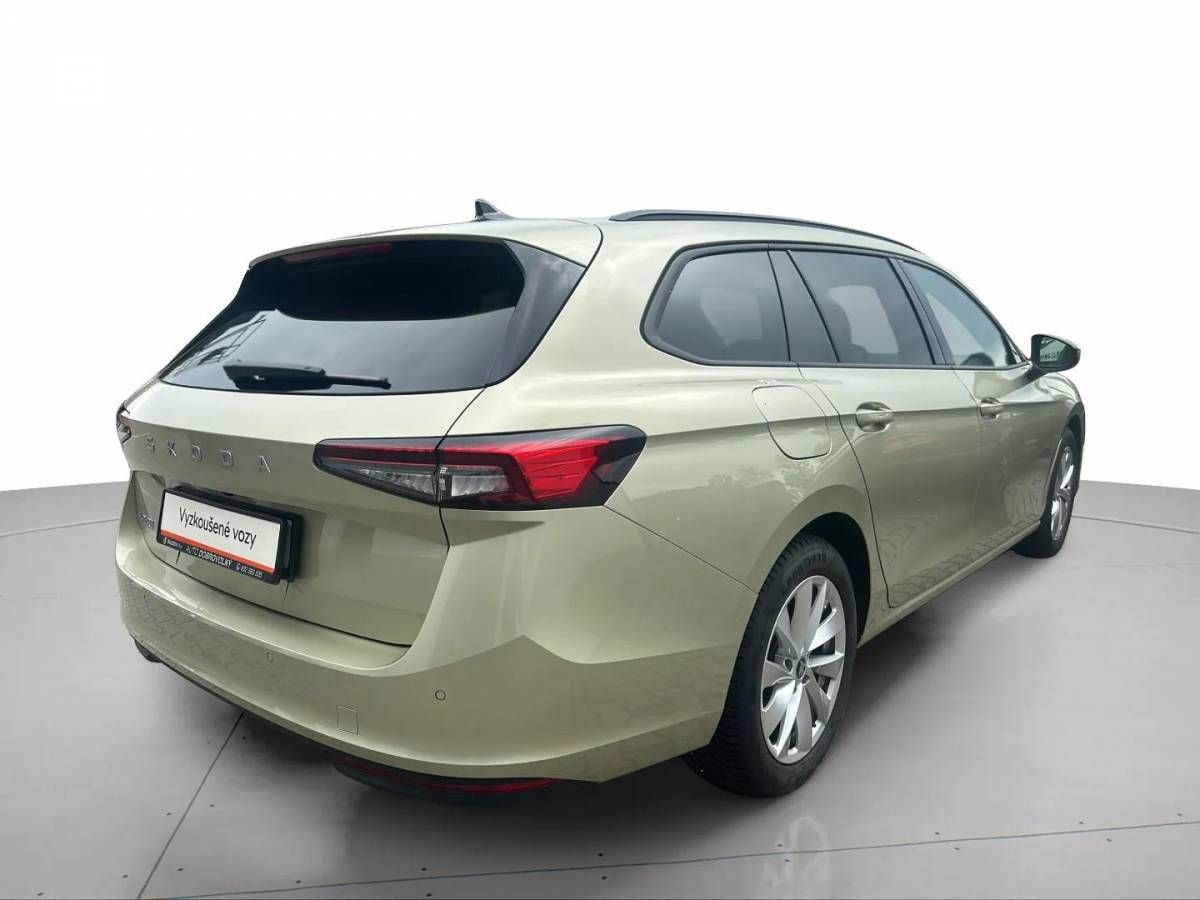 Škoda Superb, Combi Selection 2,0TDI 110kW D - fotka 2