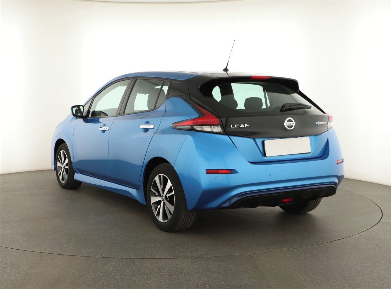 Nissan LEAF, 40 kWh, SoH 91%, Automat - fotka 4
