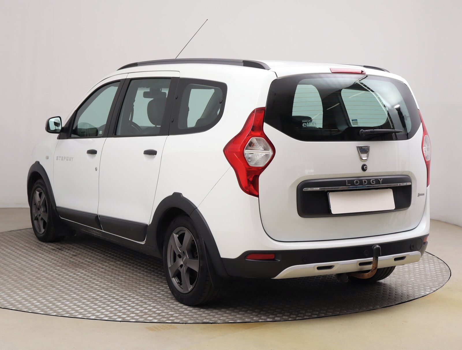 Dacia Lodgy, 1.6 SCe, Stepway, 7 míst, ČR - fotka 4