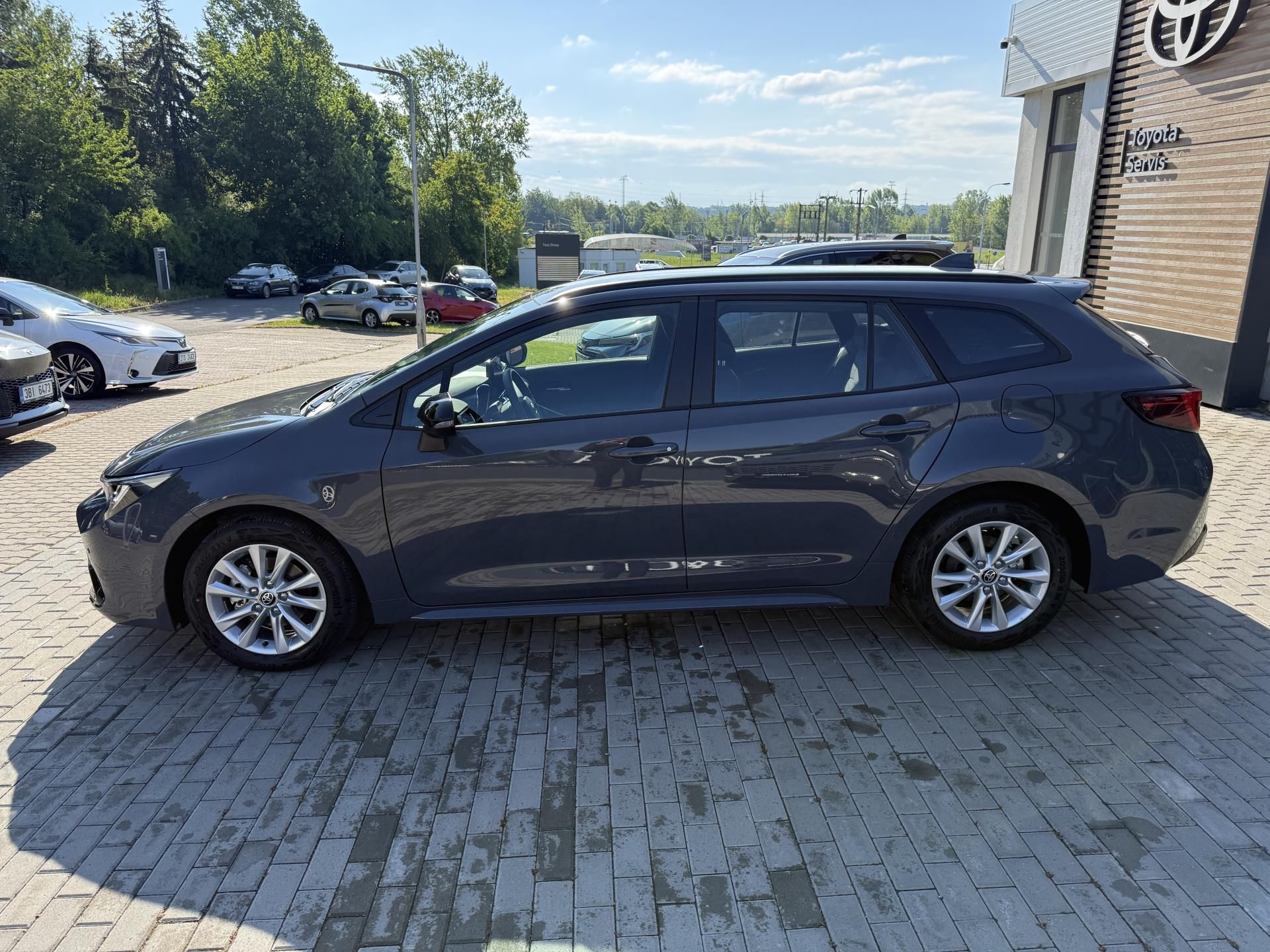 Toyota Corolla, 1.8 HEV Comfort Tech - fotka 3