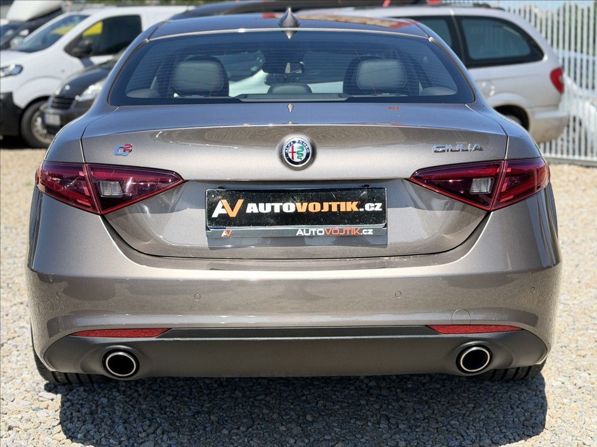Alfa Romeo Giulia, 2,2 A/T 110kW BIXENON KŮŽE - fotka 6