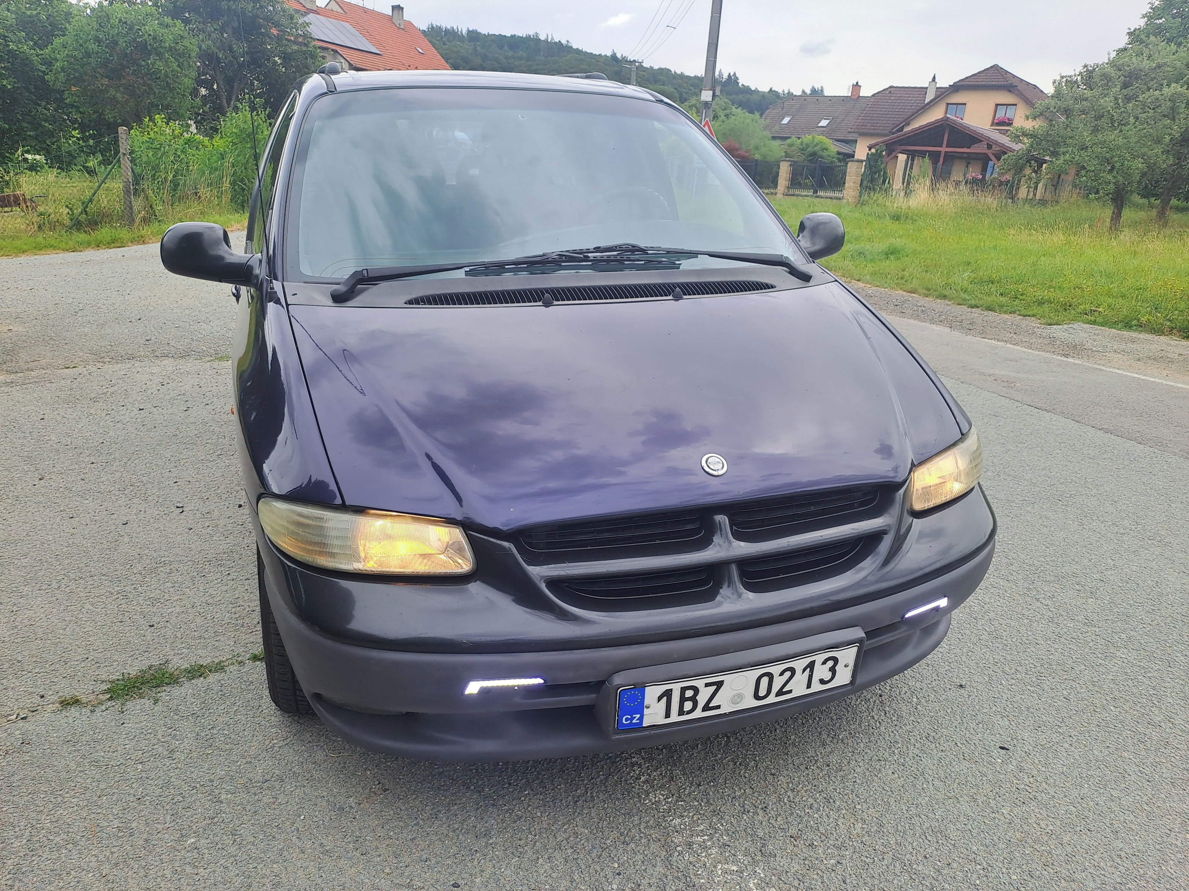 Chrysler Voyager, 2,5TD 7MÍST,NOVÁ STK,S.KNIHA - fotka 3