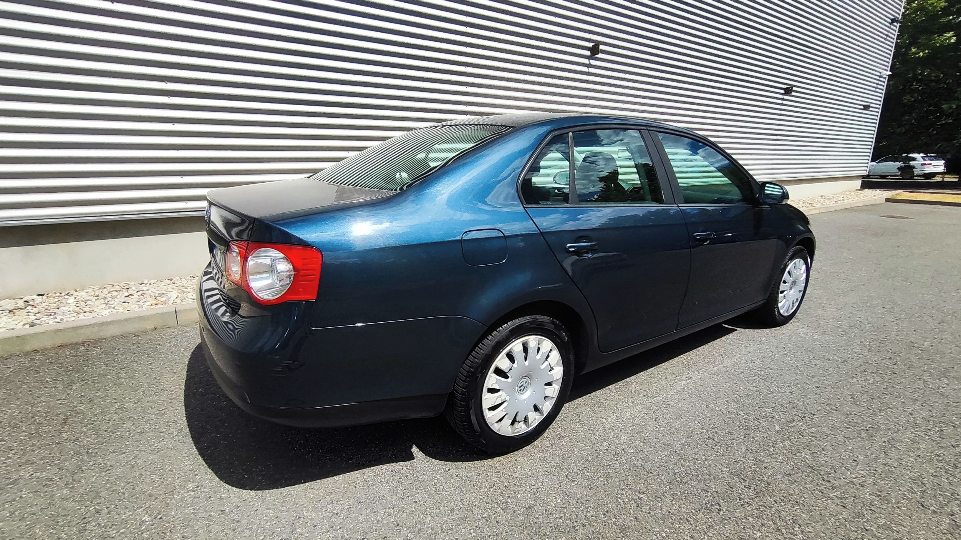 Volkswagen Jetta, 1.6 MPI Comfortline ČR - fotka 3