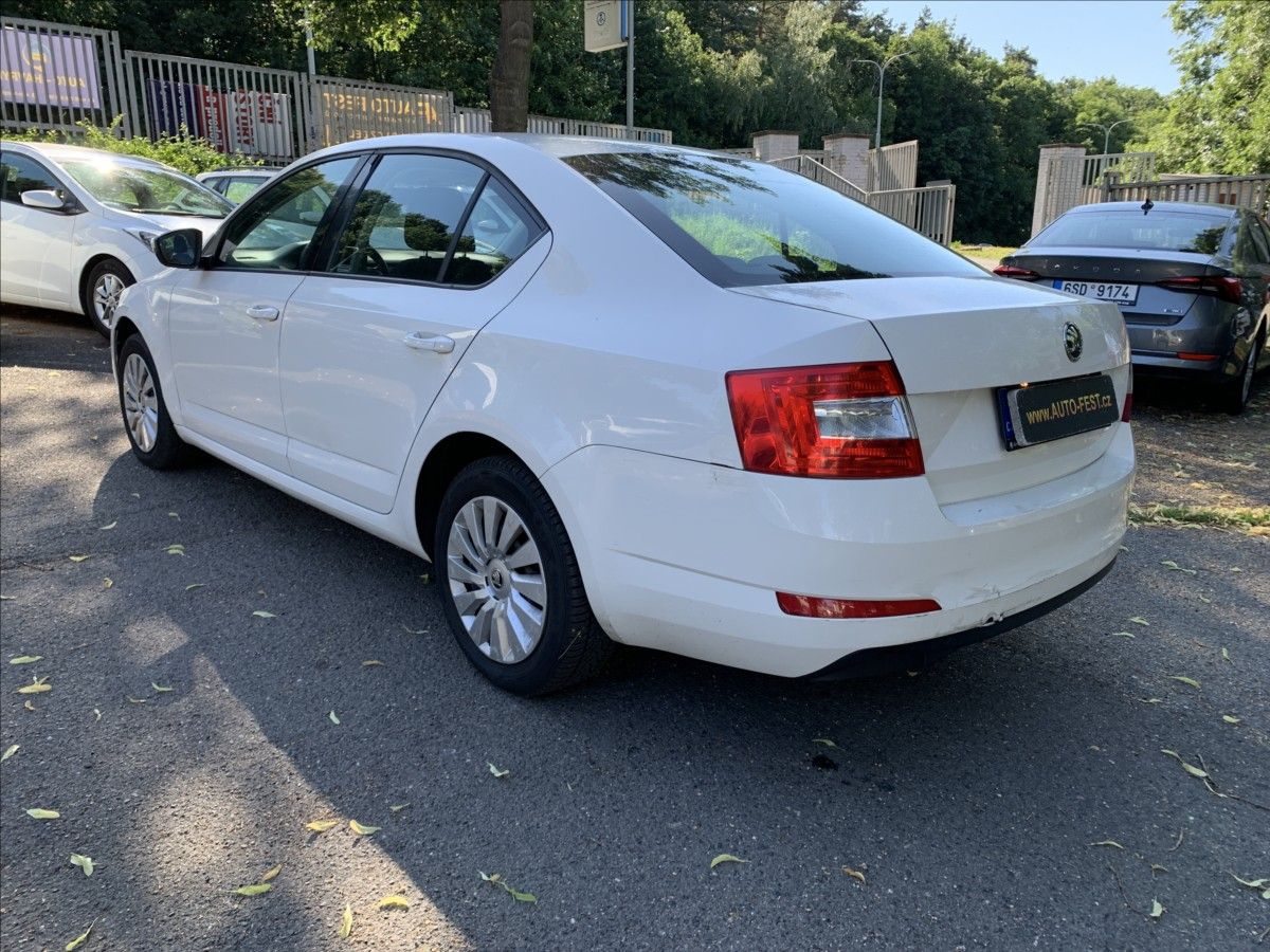 Škoda Octavia, 1,6 TDI DSG, ČR - fotka 6