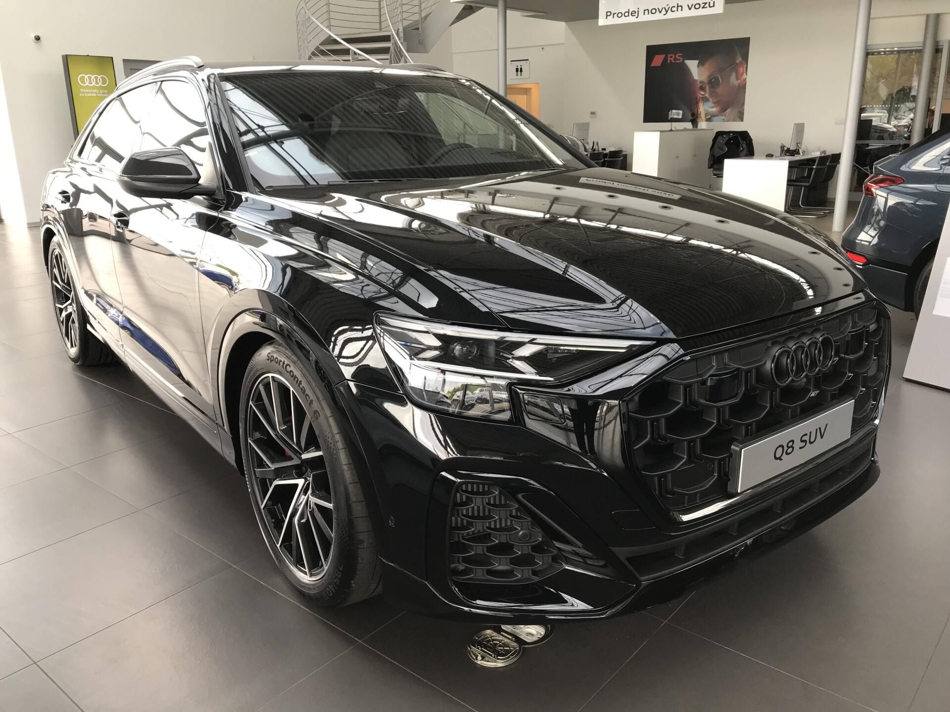 Audi Q8, SUV 60 Quattro 8TT 3,0TFSIe - fotka 2