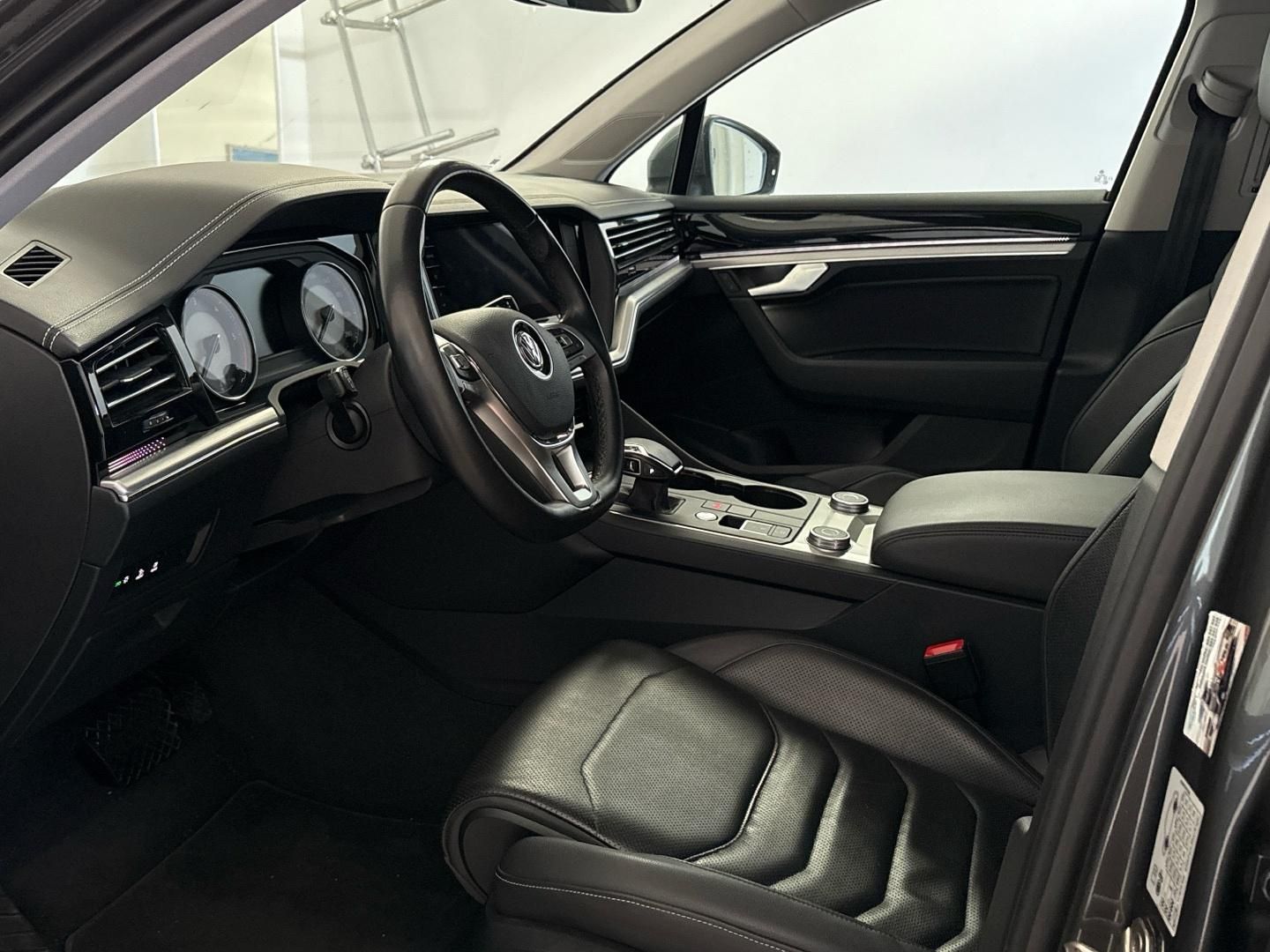 Volkswagen Touareg, Elegance 3.0 TDI Tiptronic - fotka 6