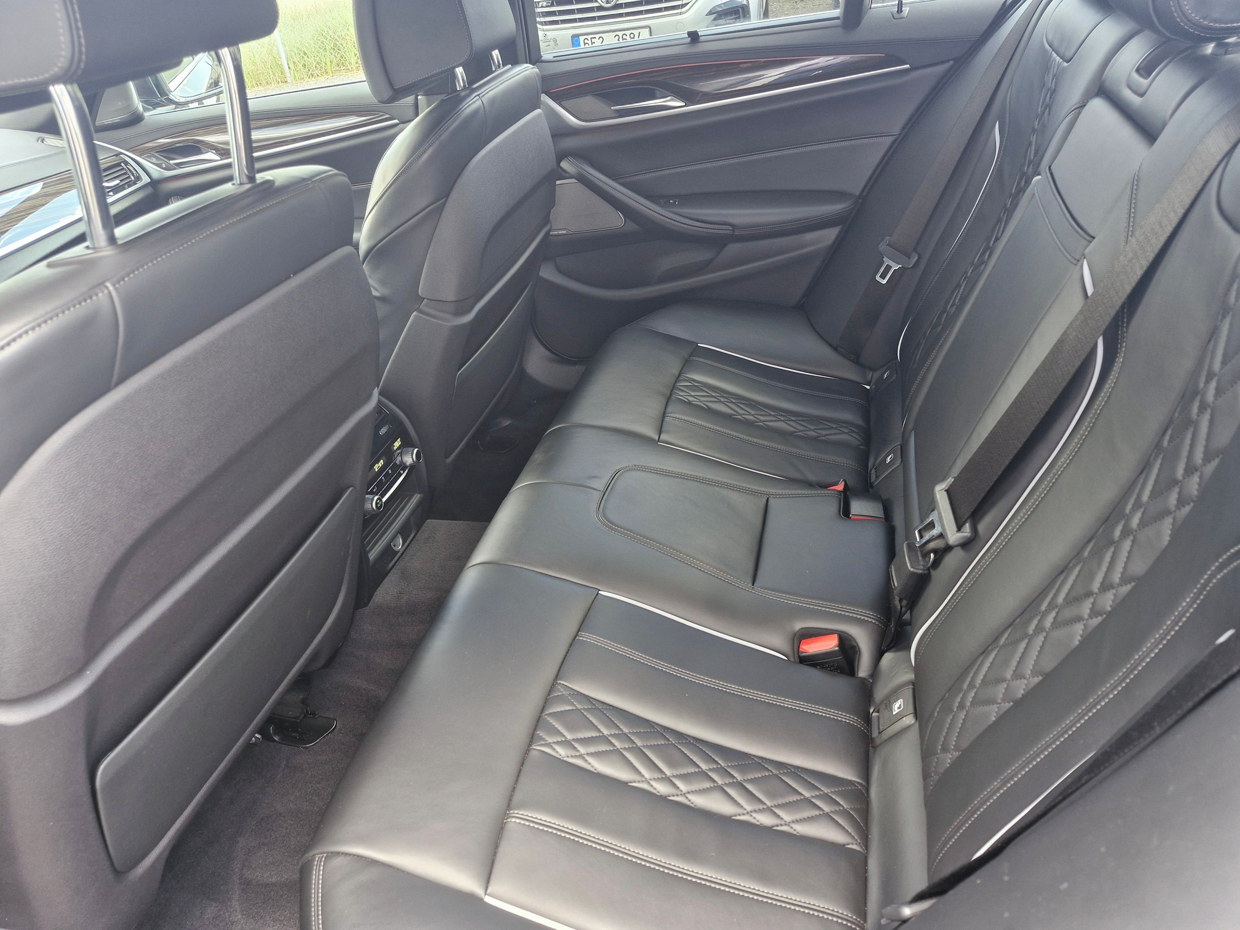 BMW Řada 5, 530d XDrive 195 kW, TOP VÝBAVA - fotka 5
