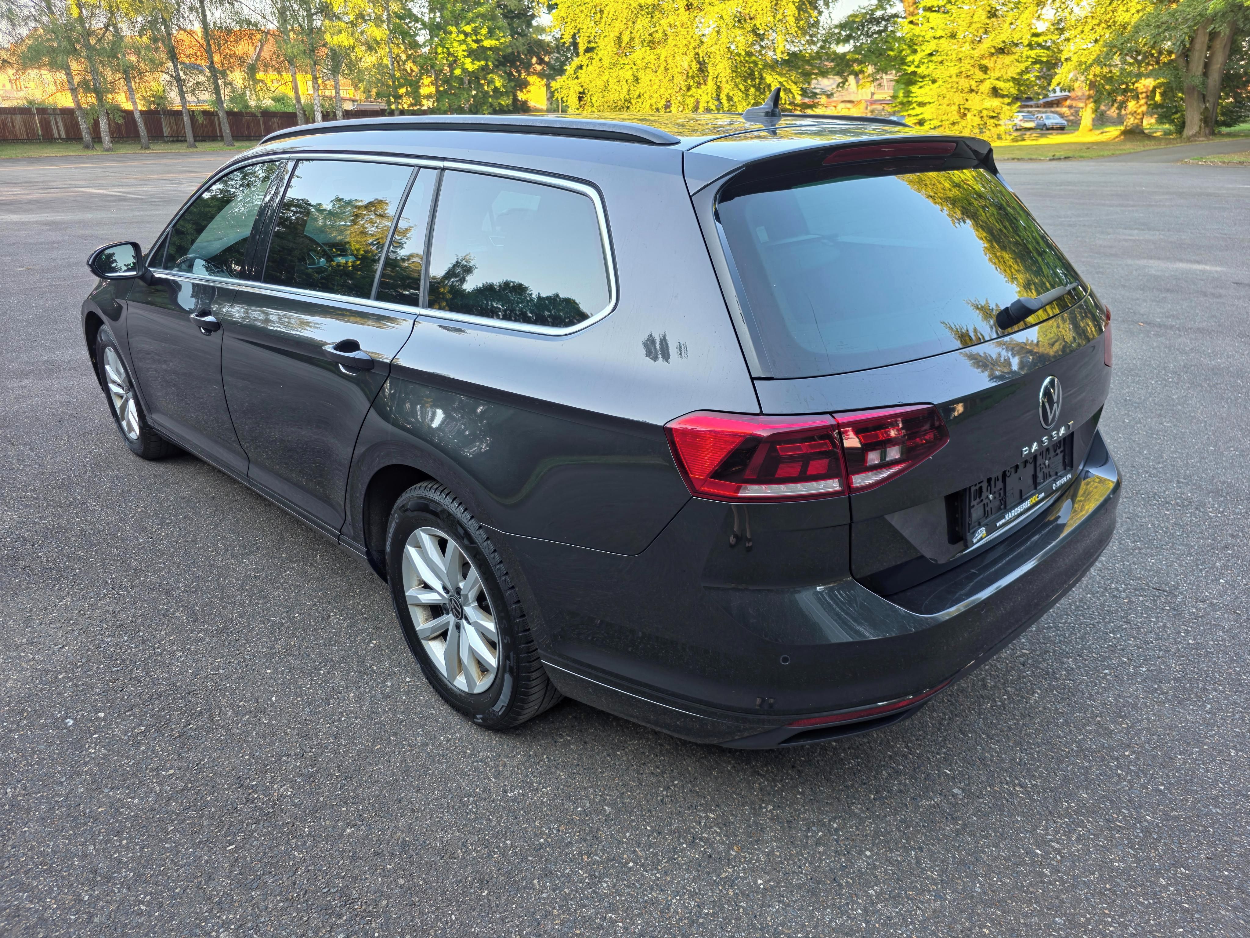 Volkswagen Passat, 2.0 TDI 110kW DSG 1.majitel - fotka 4