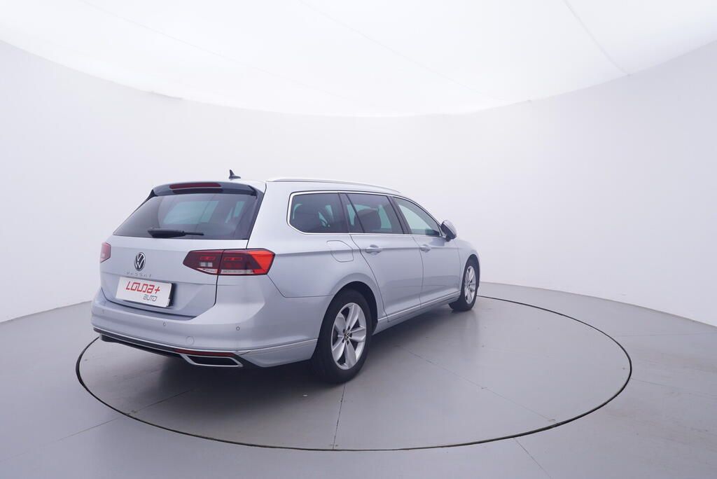 Volkswagen Passat, Elegance 2.0 TDI 110 kW - fotka 5