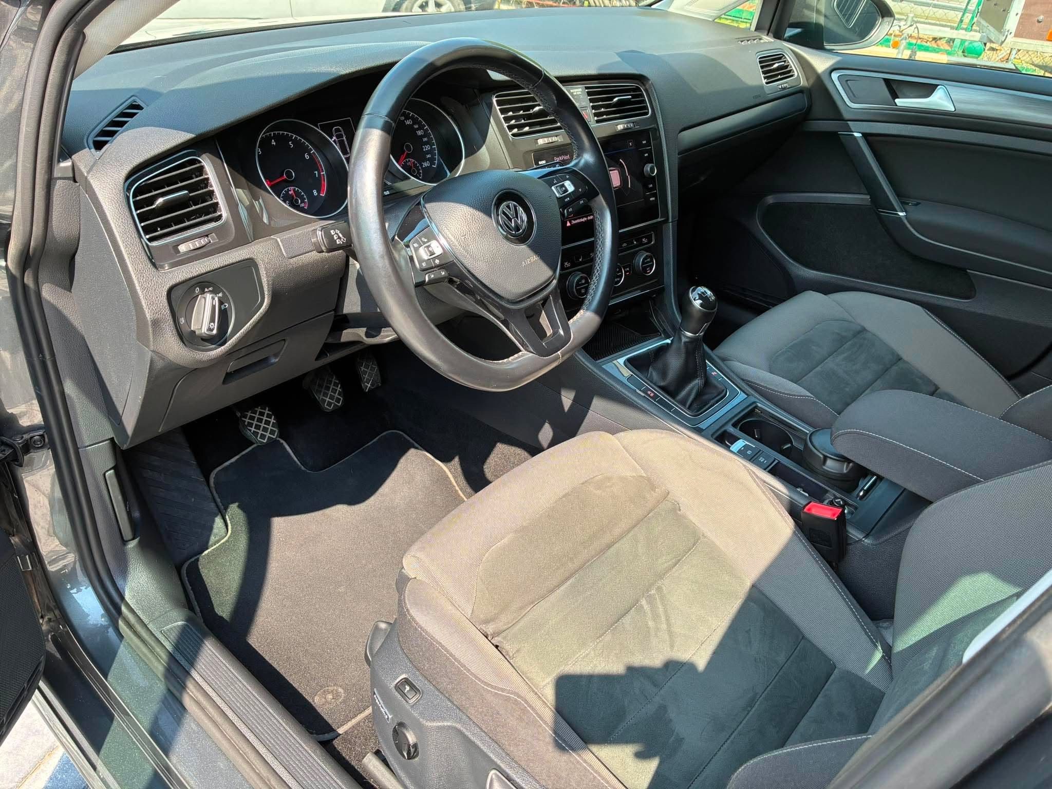 Volkswagen Golf, Variant 1.5 TSI R-Line - fotka 6