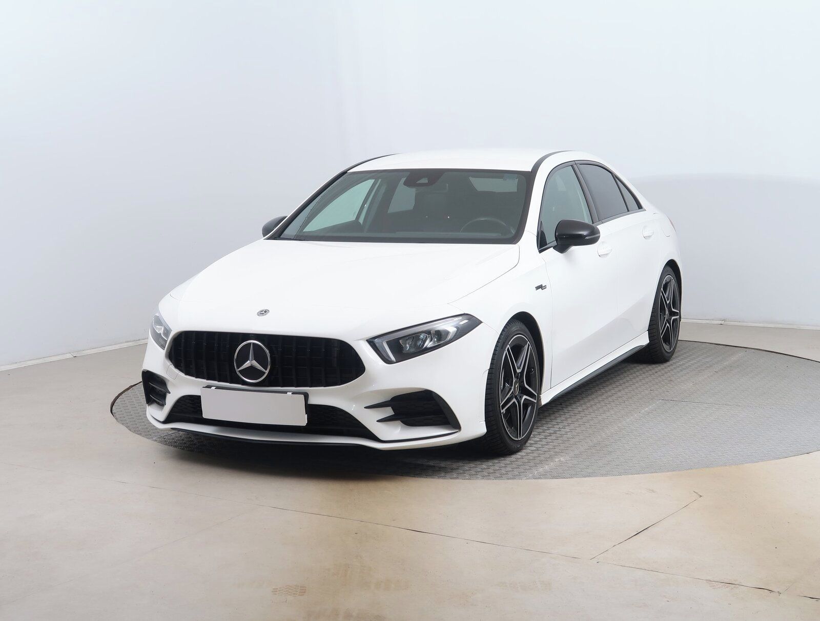 Mercedes-Benz Třídy A, 35 AMG 4MATIC, AMG line, 4X4 - fotka 2