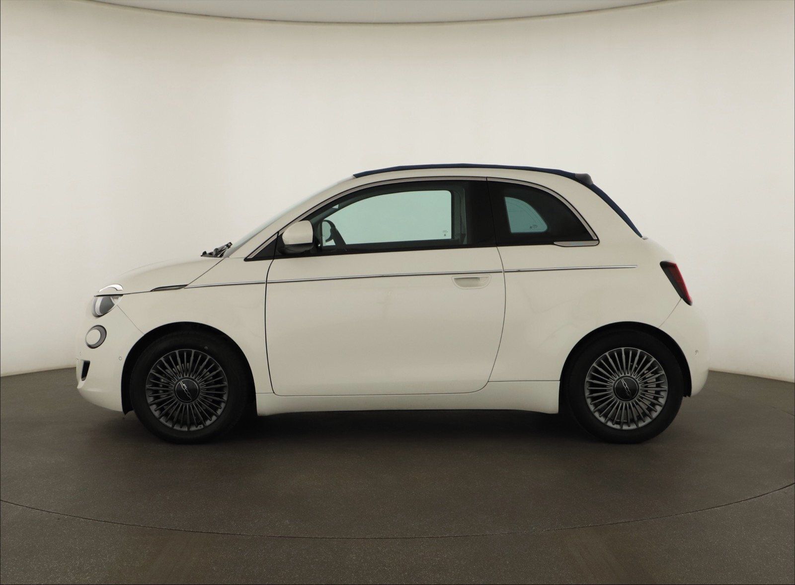 Fiat 500E, 42 kWh, SoH 100%, Automat - fotka 3