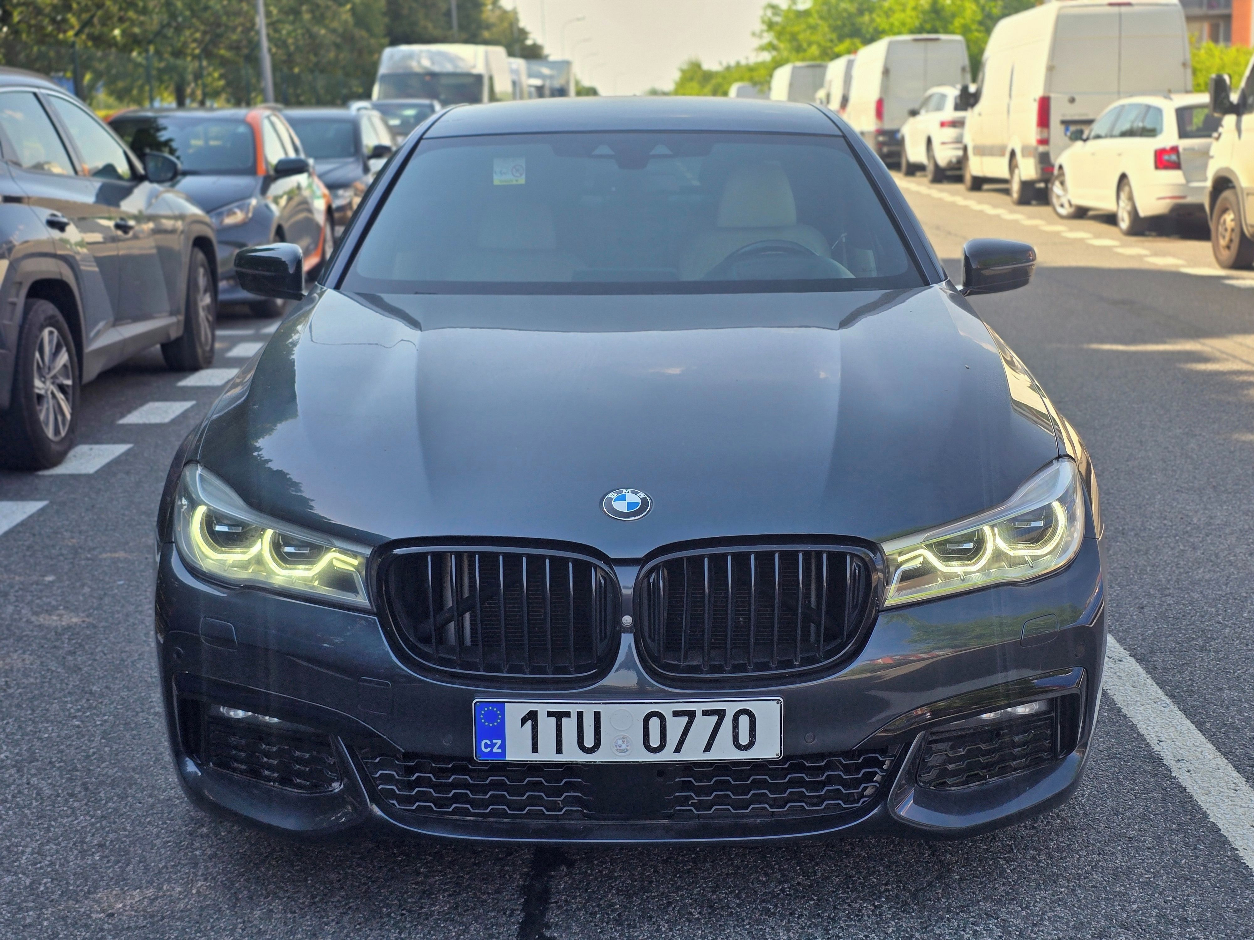 BMW Řada 7 - fotka 4