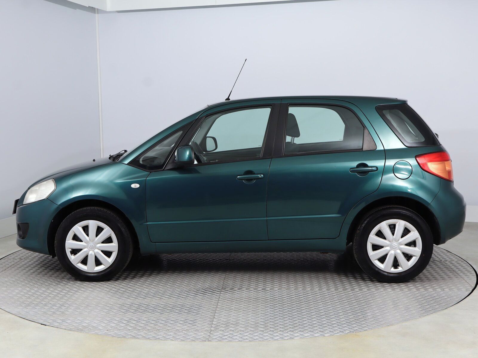 Suzuki SX4, 1.5 i, Klima - fotka 3