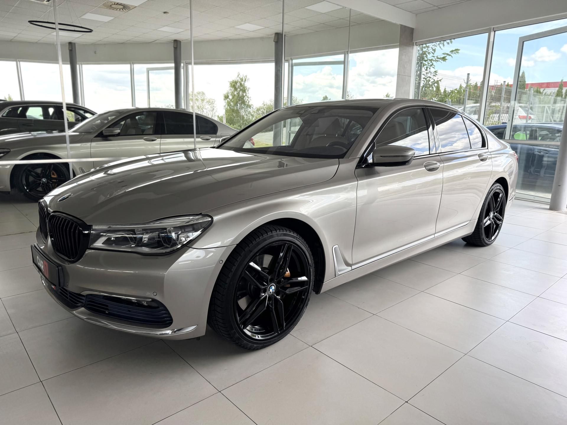BMW Řada 7, 730d xDrive*Laser*Dověry*Masáž - fotka 2