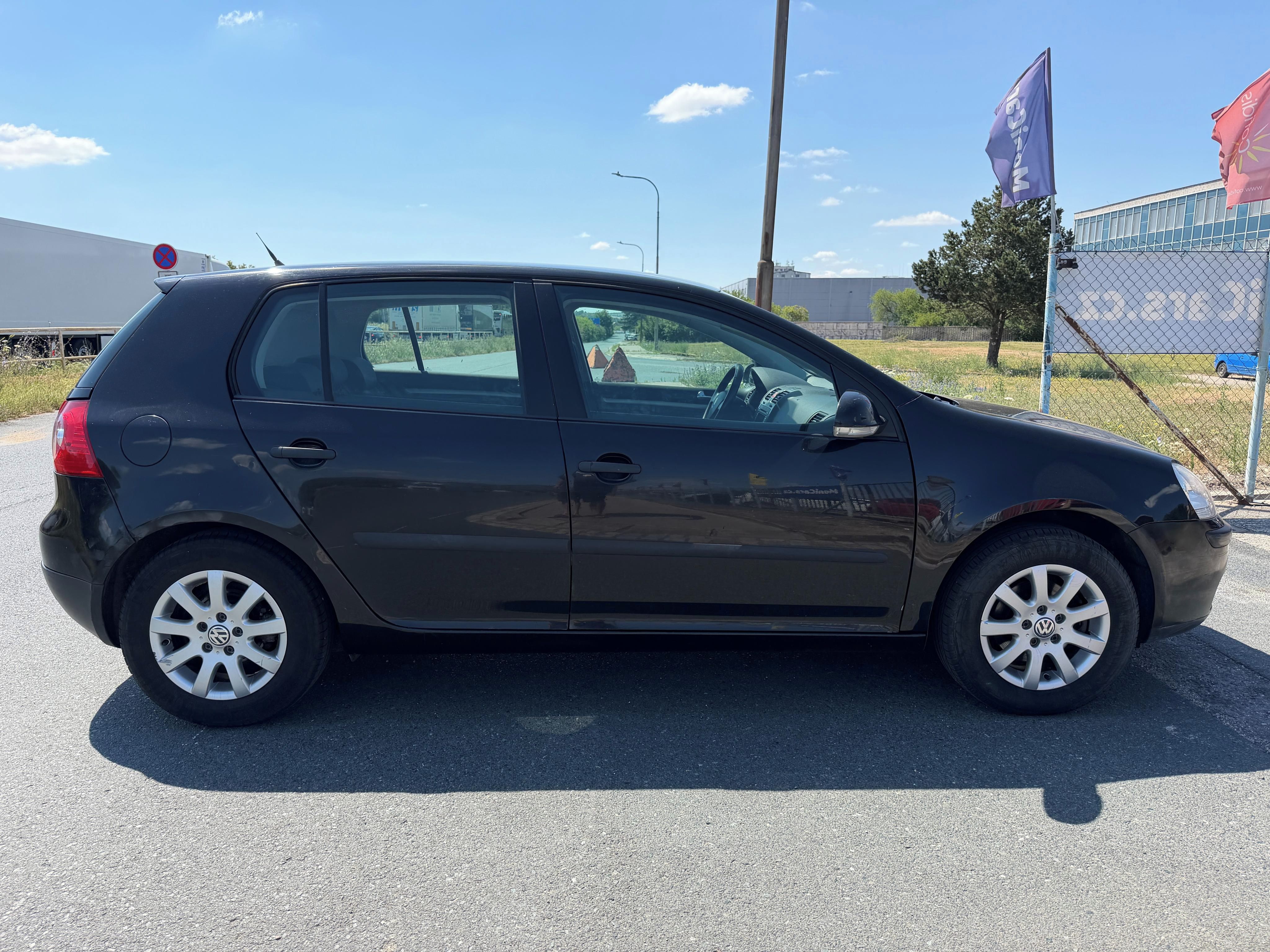 Volkswagen Golf, 1.6 FSI 85kW DIGI.KLIMA - fotka 4