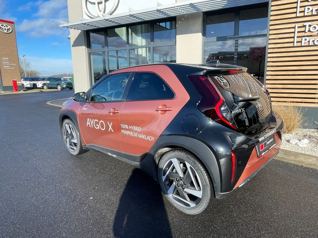 Toyota Aygo, 1.5L HEV CVT - fotka 4