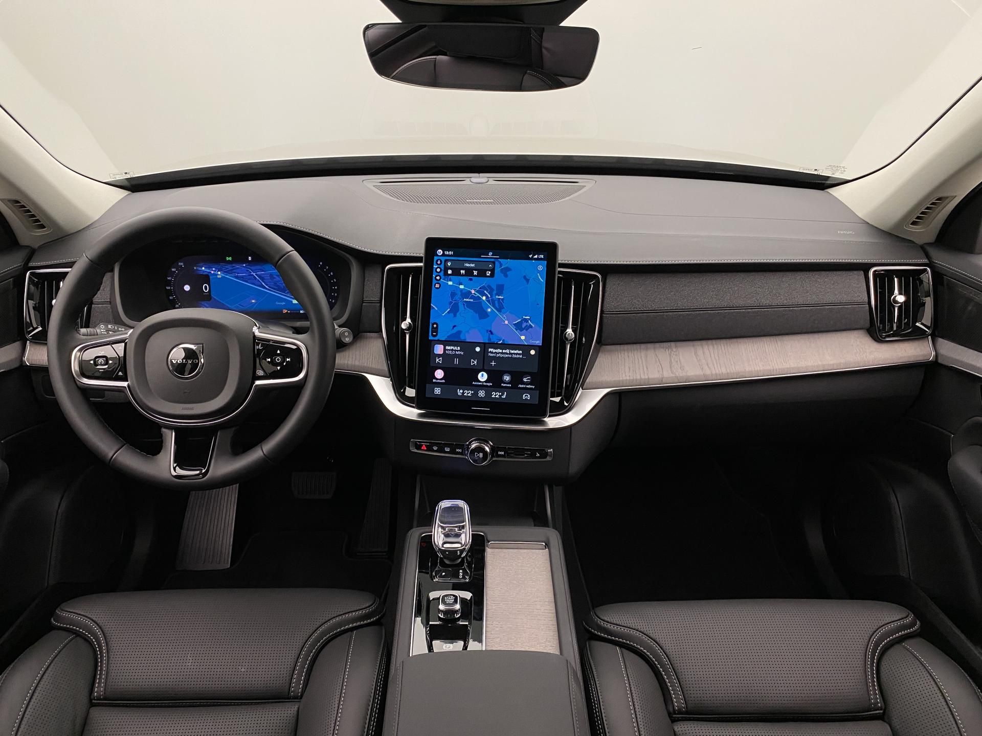 Volvo XC90, B5 AWD AUT DARK PLUS 7míst - fotka 2