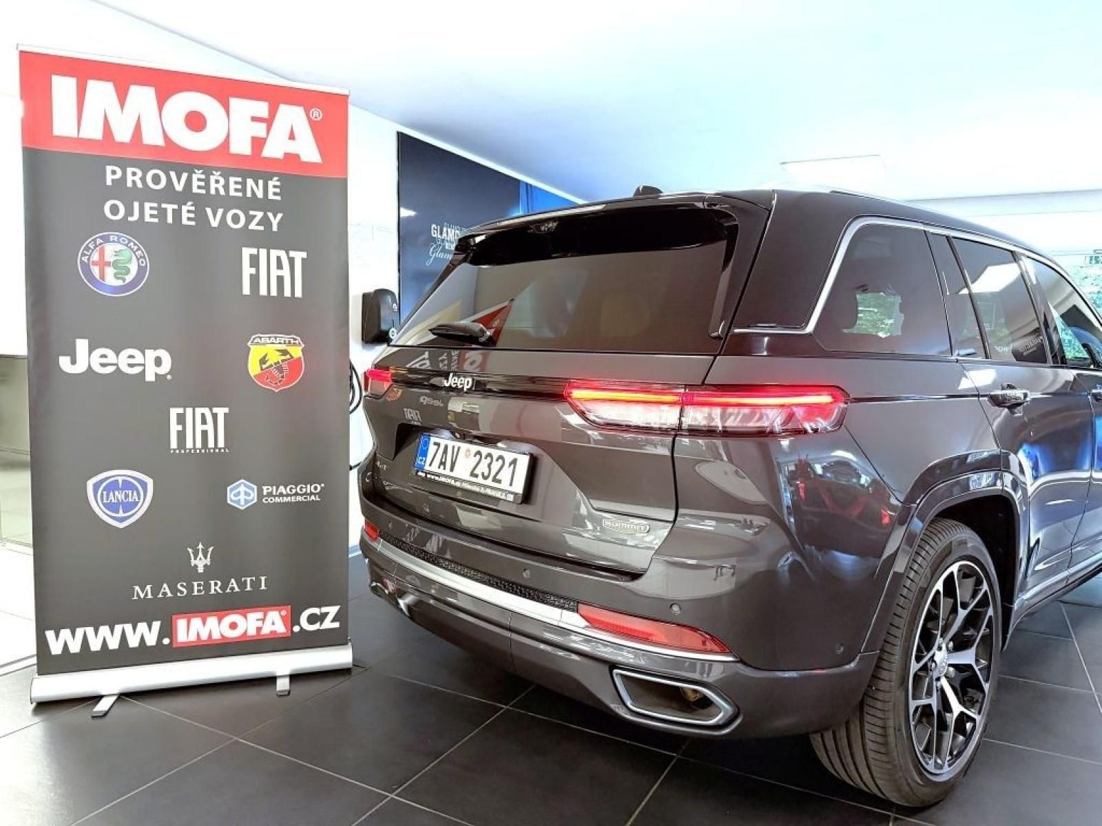 Jeep Grand Cherokee, 5,7 V8 357k 4x4 AT8 ZF SUMMIT - fotka 5