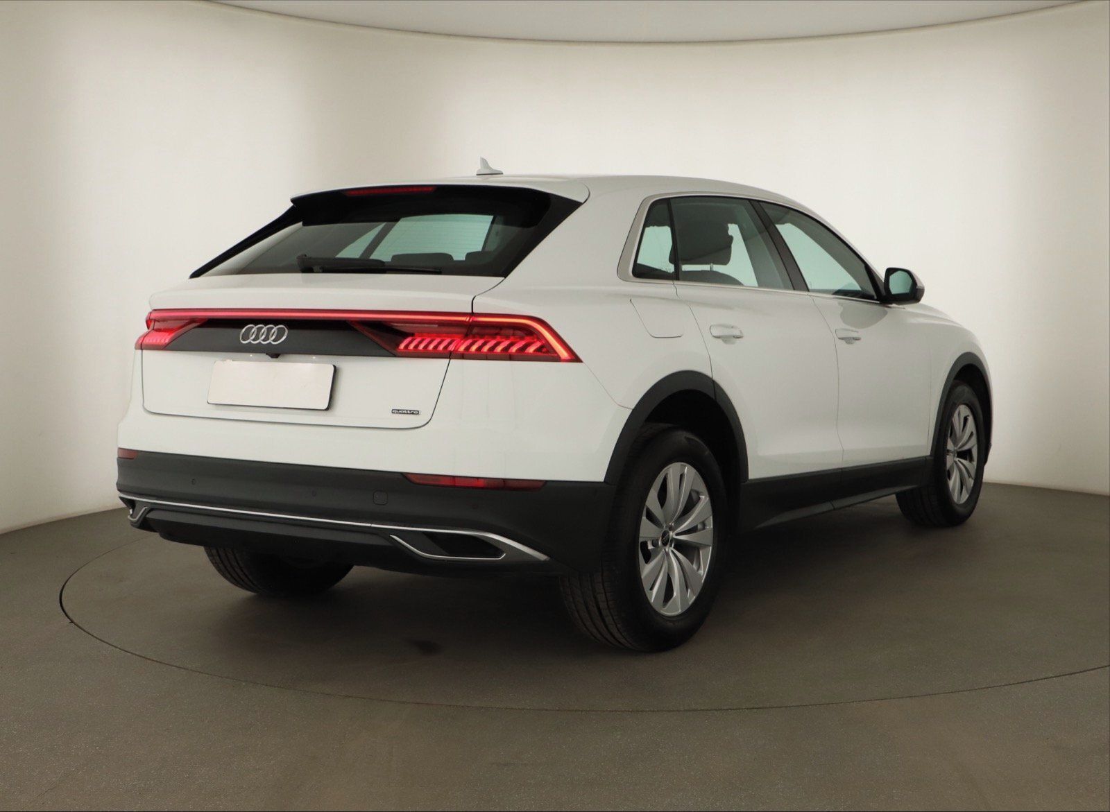 Audi Q8, 55 TFSI, Výhřev, Kamera - fotka 5