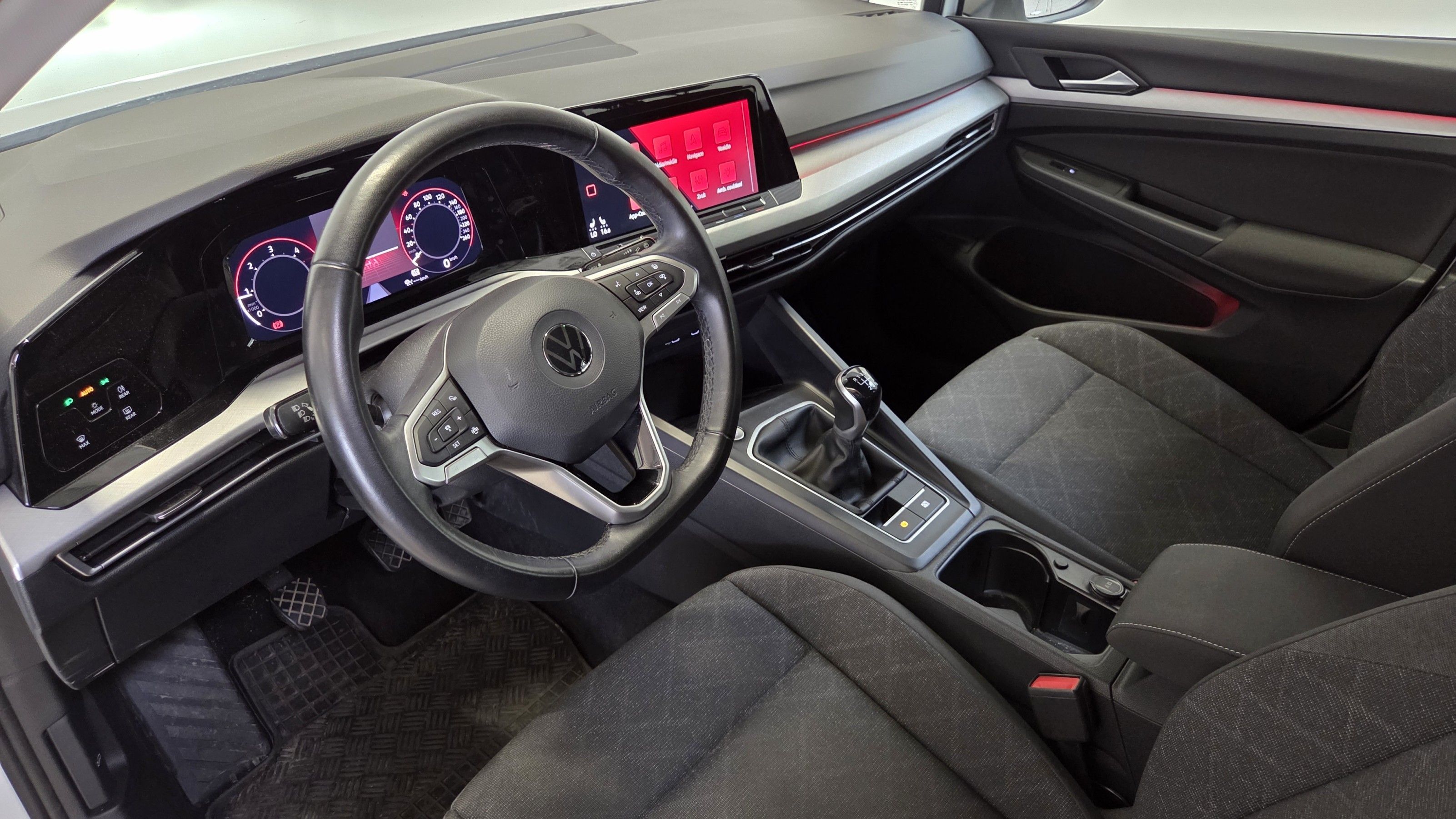 Volkswagen Golf, 2.0 TDI 85 kW Life - fotka 5