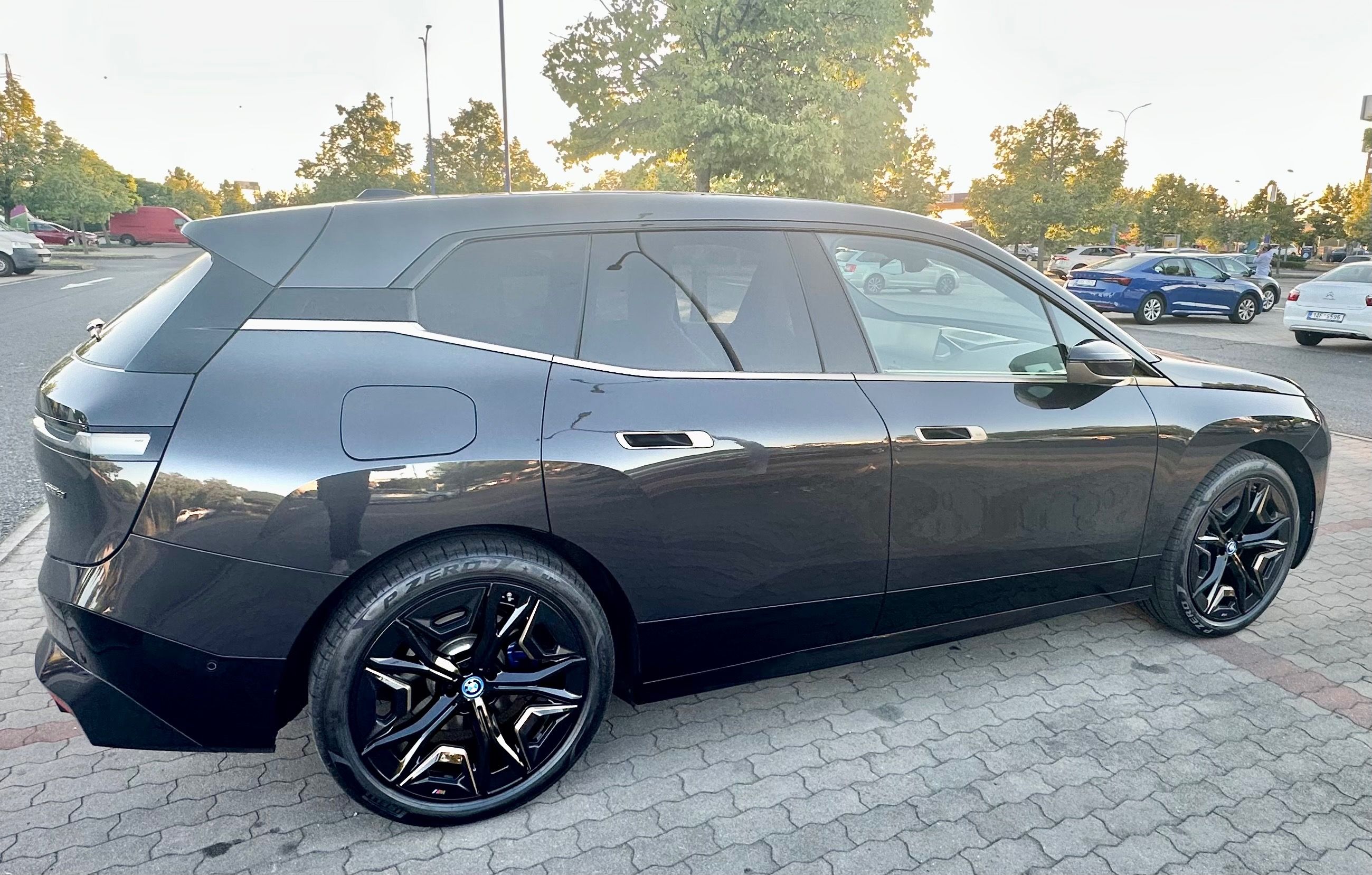 BMW iX - fotka 6