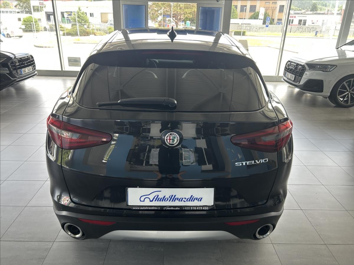 Alfa Romeo Stelvio, 2,1   JTD 132kW,AUTOMAT,SERVIS - fotka 5
