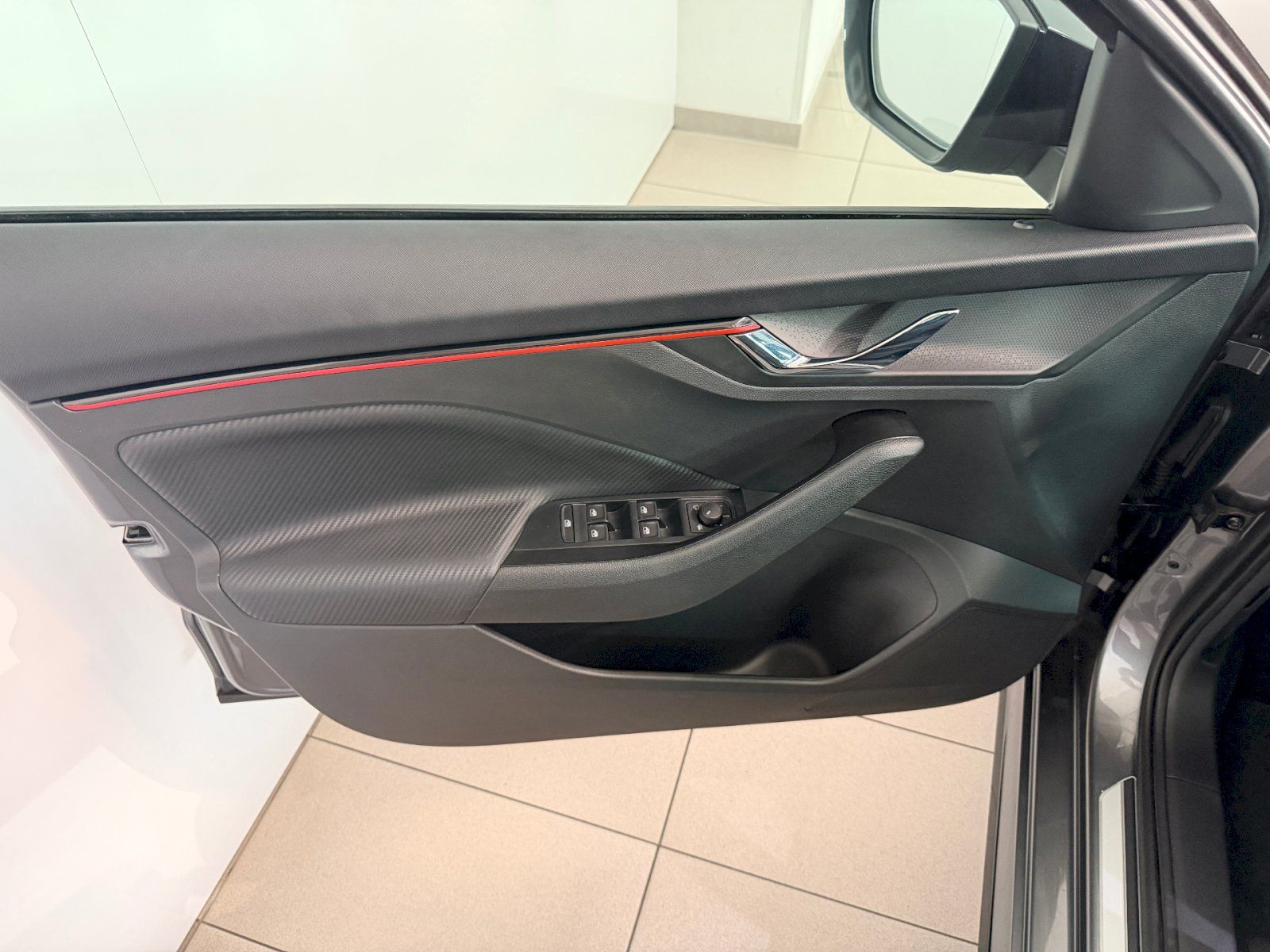 Škoda Kamiq, 1,0 TSI 85 kW A7F Monte Carlo - fotka 6