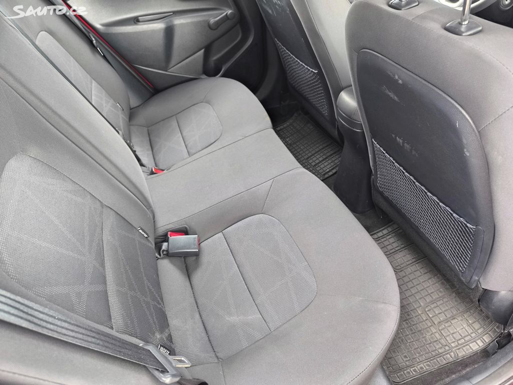 Kia Rio, KRÁSNÁ,75T.KM,1MAJ48LET,VÝBAVA - fotka 6