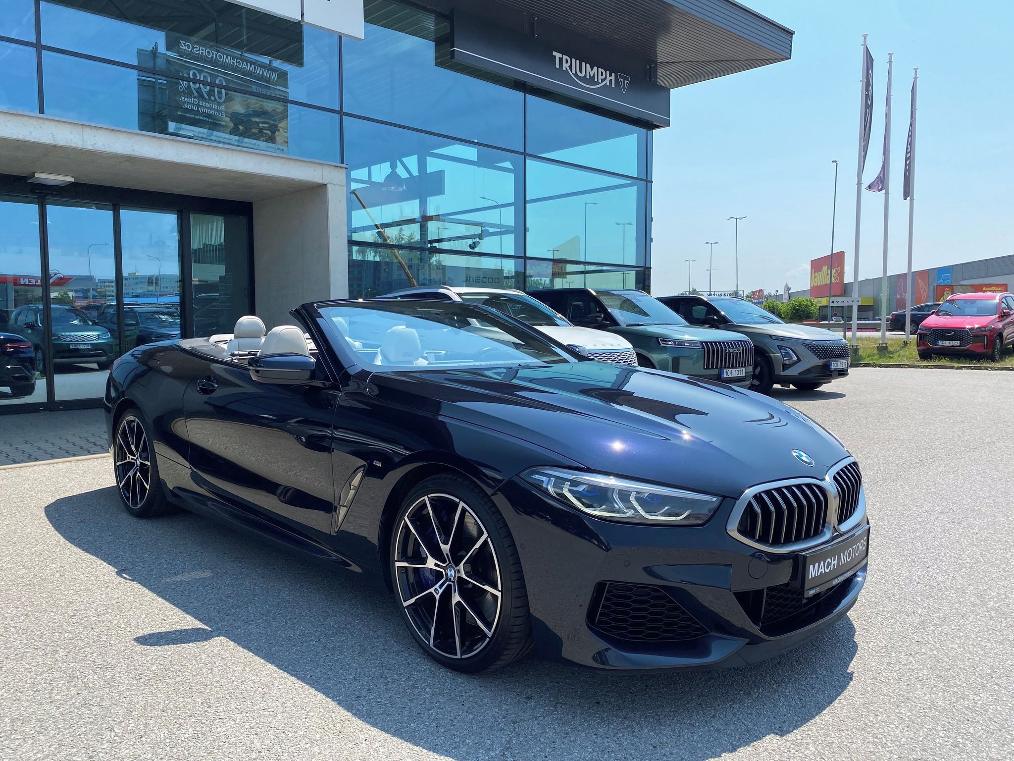 BMW Řada 8, M850i xDrive Cabrio MAX výbava - fotka 4