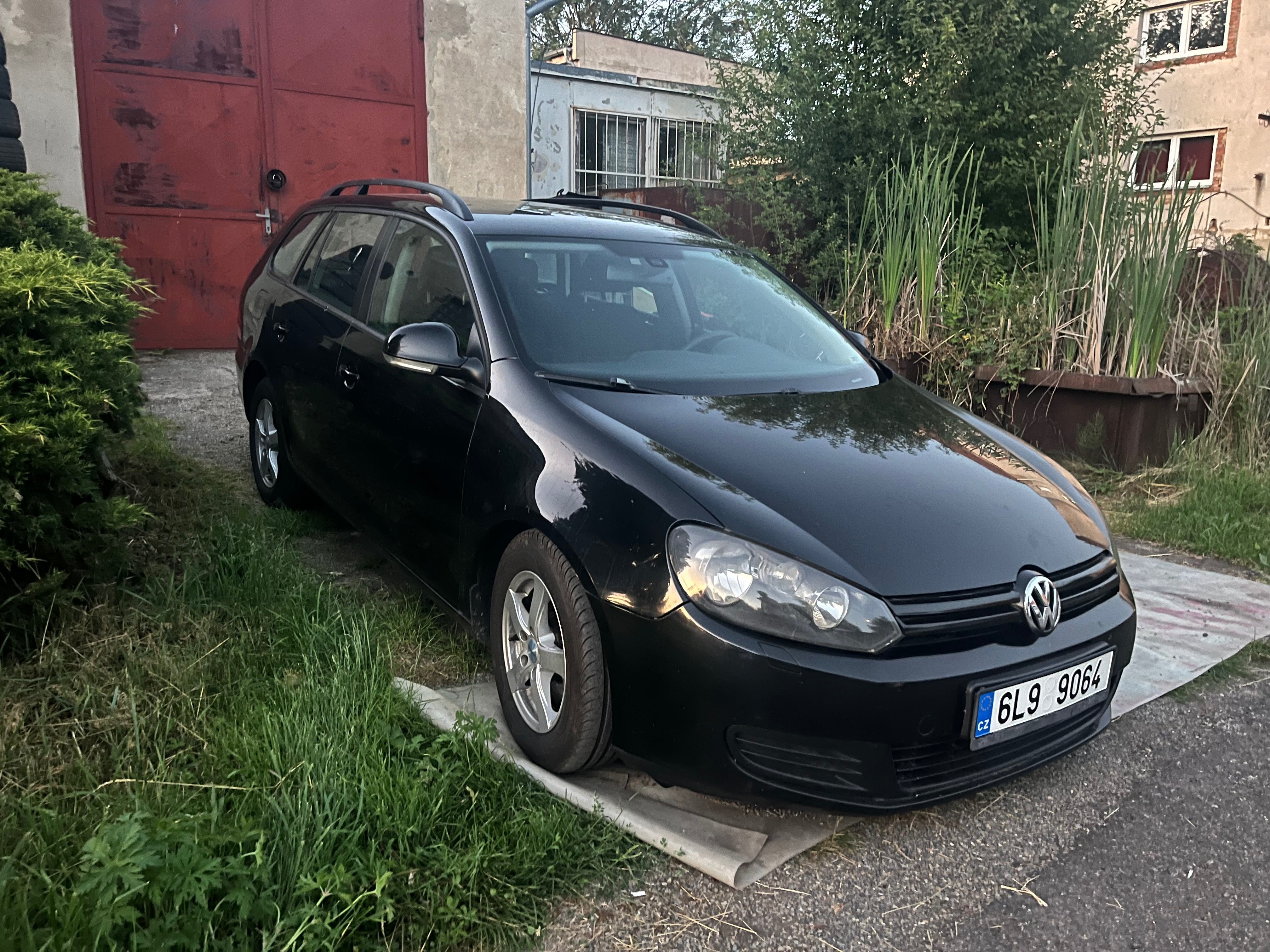Volkswagen Golf, 1.6 tdi combi bluemotion - fotka 2