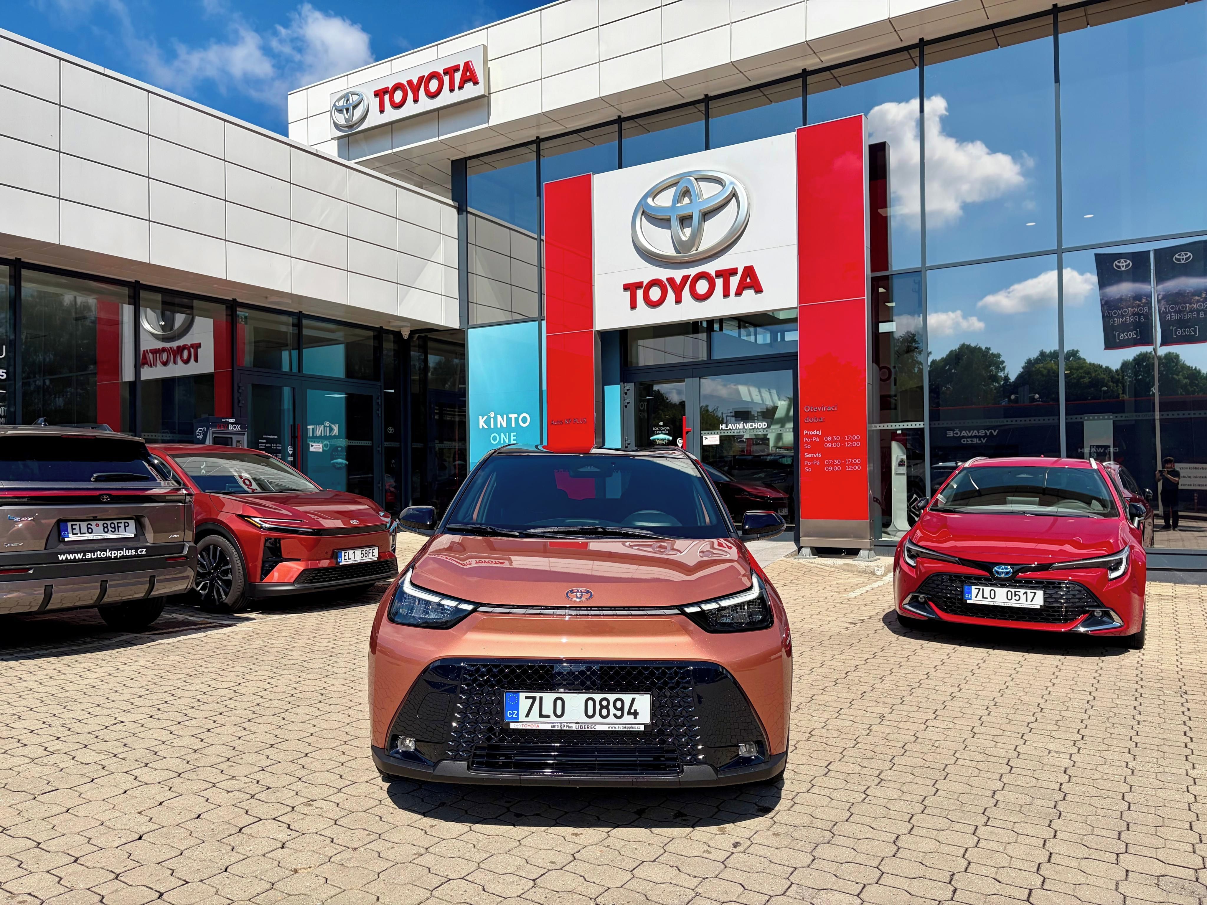 Toyota Aygo, X 1,5 116k HEV Style - fotka 2