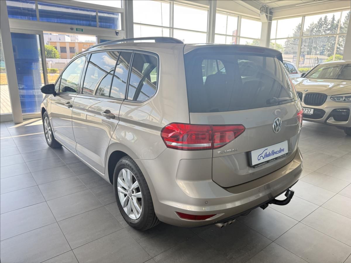 Volkswagen Touran, 2,0   TDI 110kW,1.MAJ,7MÍST,TA - fotka 4