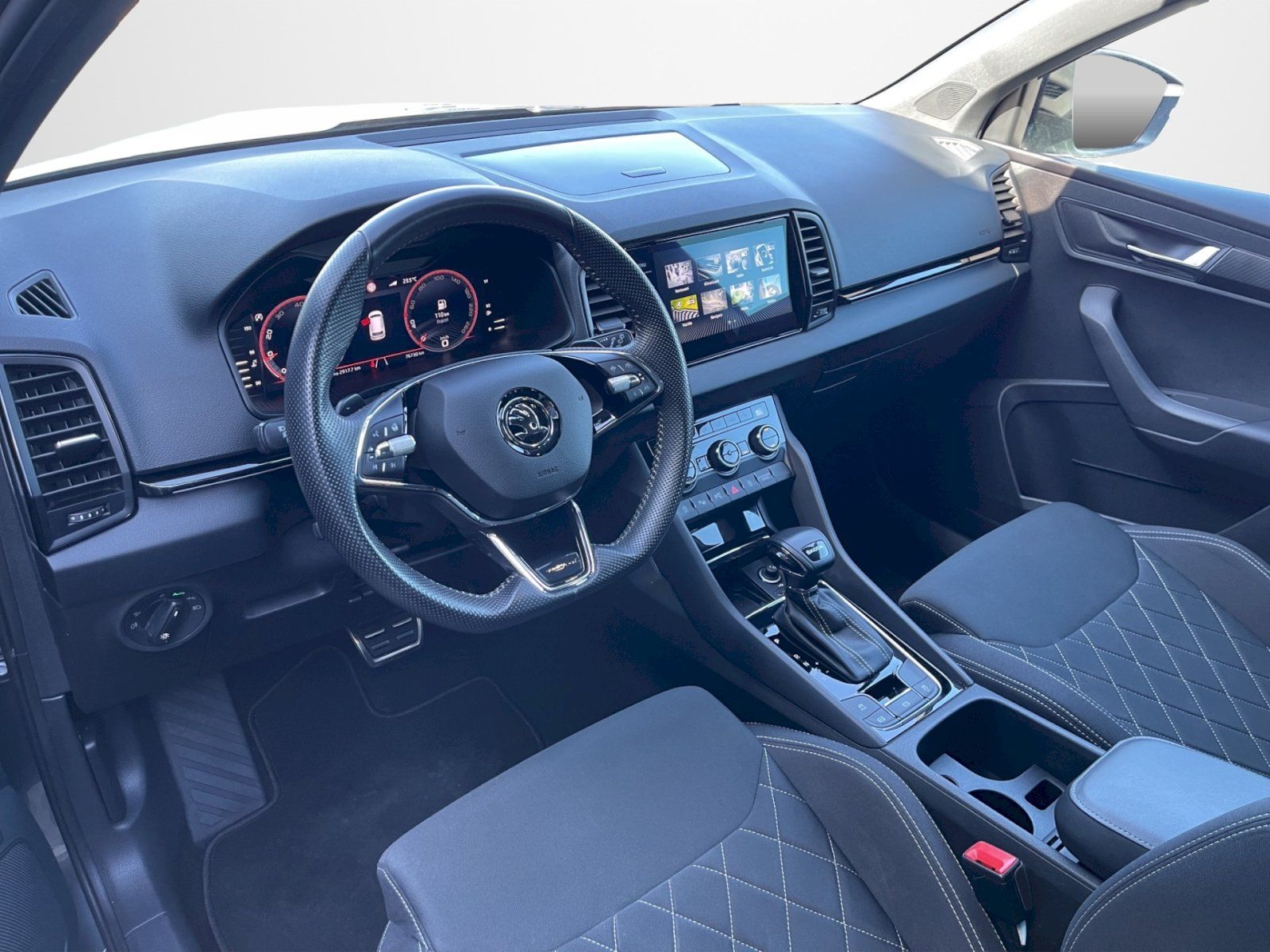 Škoda Karoq, 1.5 TSI 110kW DSG Sportline Ex - fotka 5