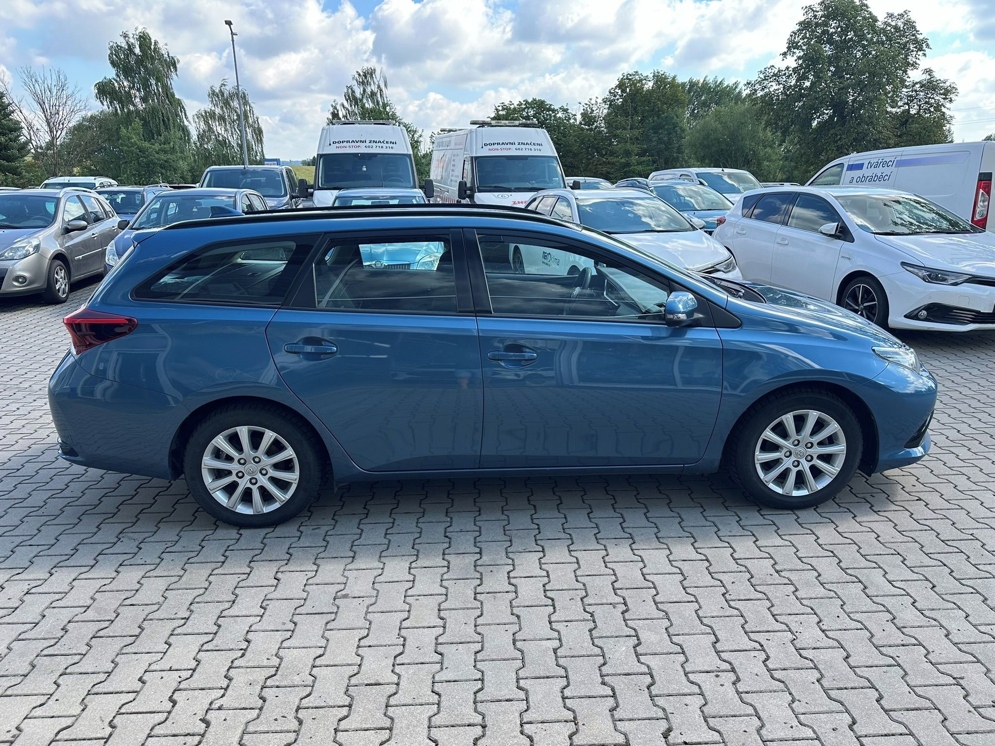Toyota Auris, Kombi 1,33i 73 kW - fotka 6