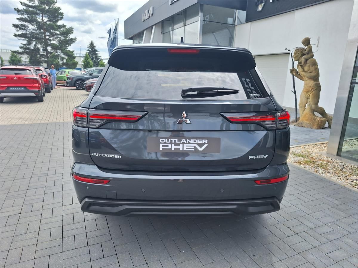 Mitsubishi Outlander, 2,4   PHEV INVITE 2,4L - fotka 5