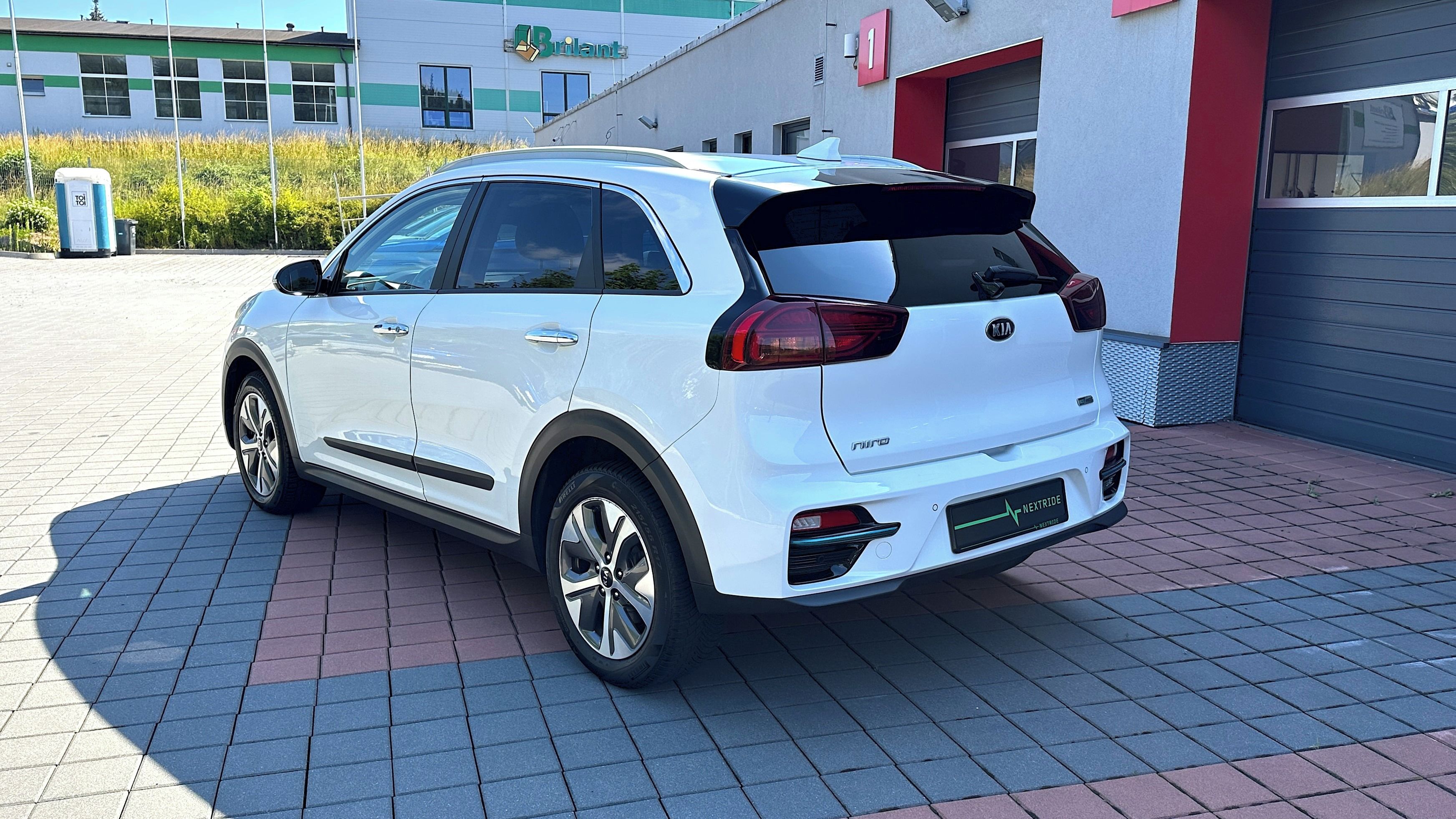Kia Niro, REZERVACE - fotka 3