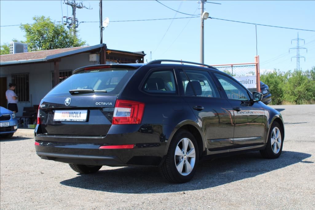 Škoda Octavia, 1,6 TDi  DSG,STLYLE,SERVISKA - fotka 5