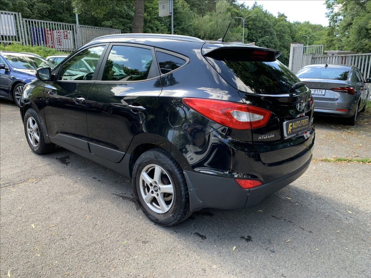 Hyundai ix35, 2,0 CRDI AUTOMAT 4x4 ČR,SERVIS - fotka 6