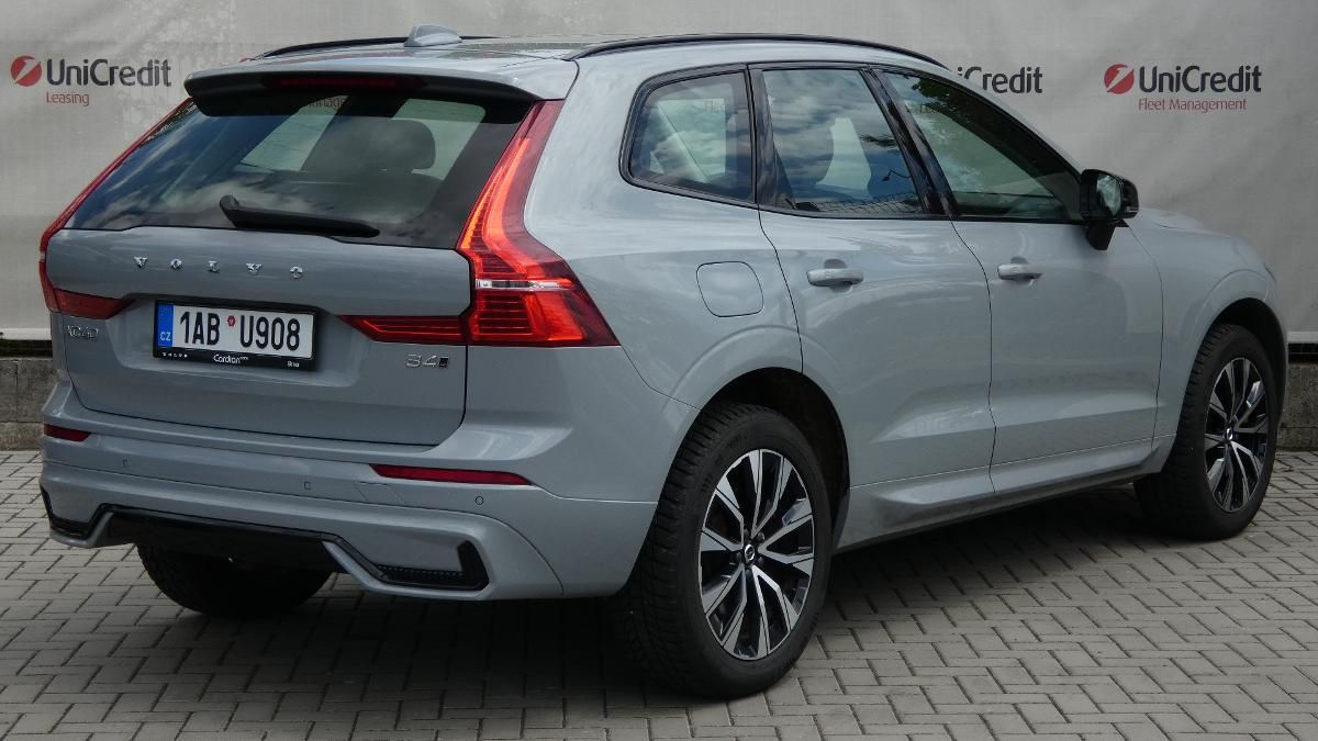 Volvo XC60, B4 mHEV AWD Plus Dark - fotka 3