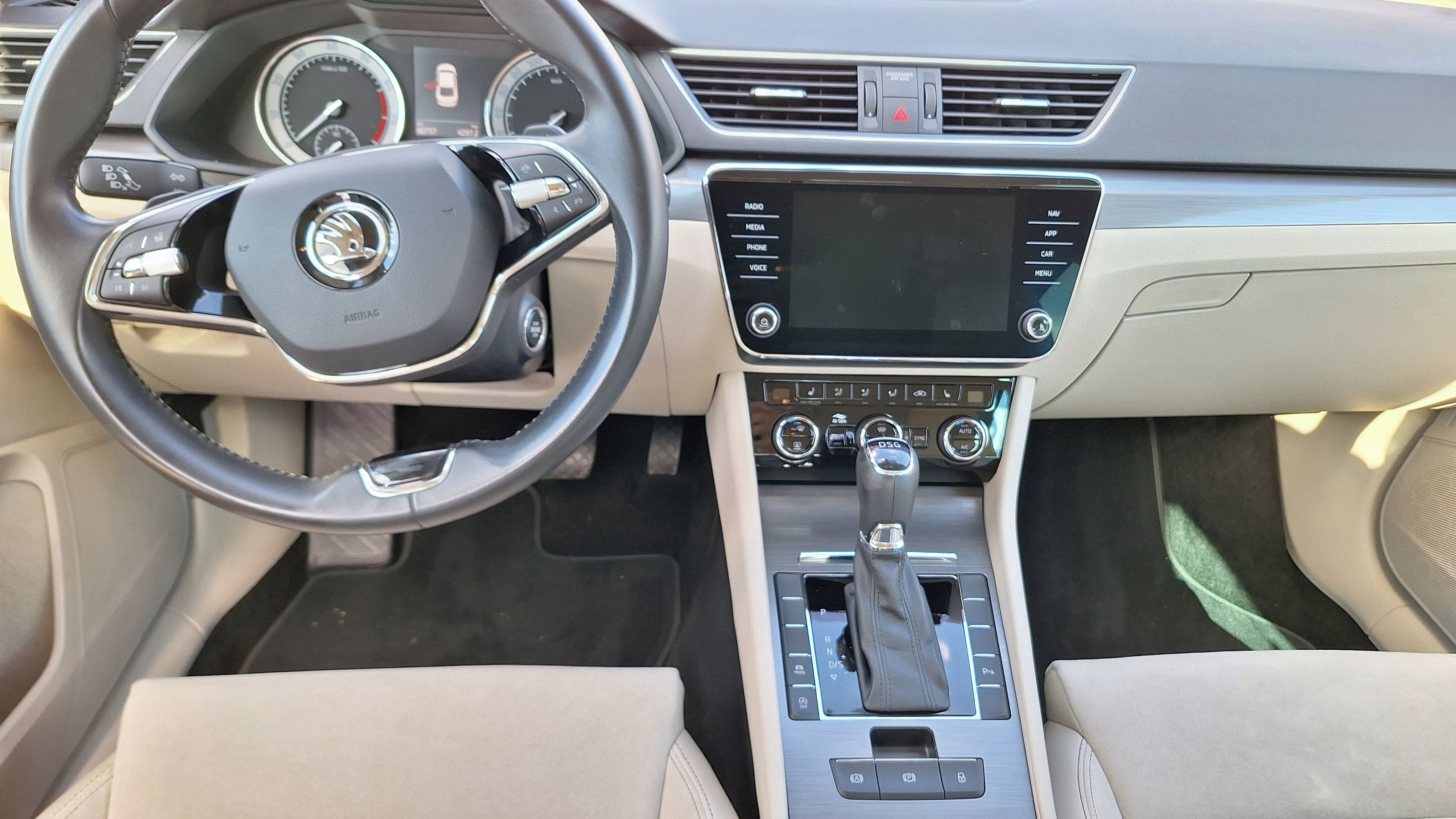 Škoda Superb, Skoda Superb 1.5 DSG Style - fotka 6