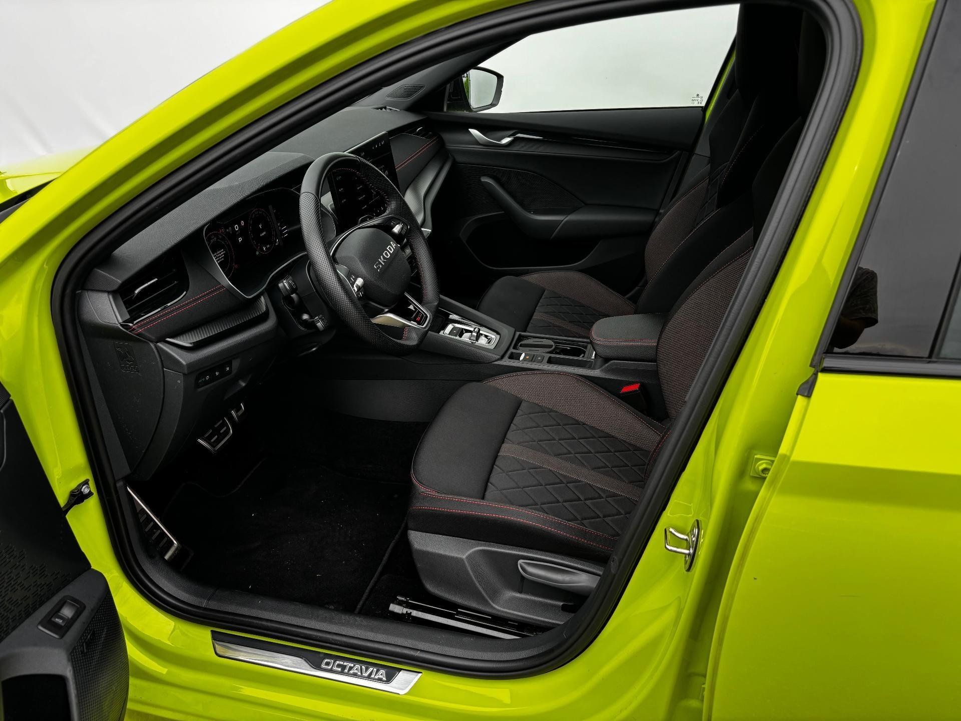 Škoda Octavia, Octavia OCT.COMBI RS 2,0 TSI - fotka 6