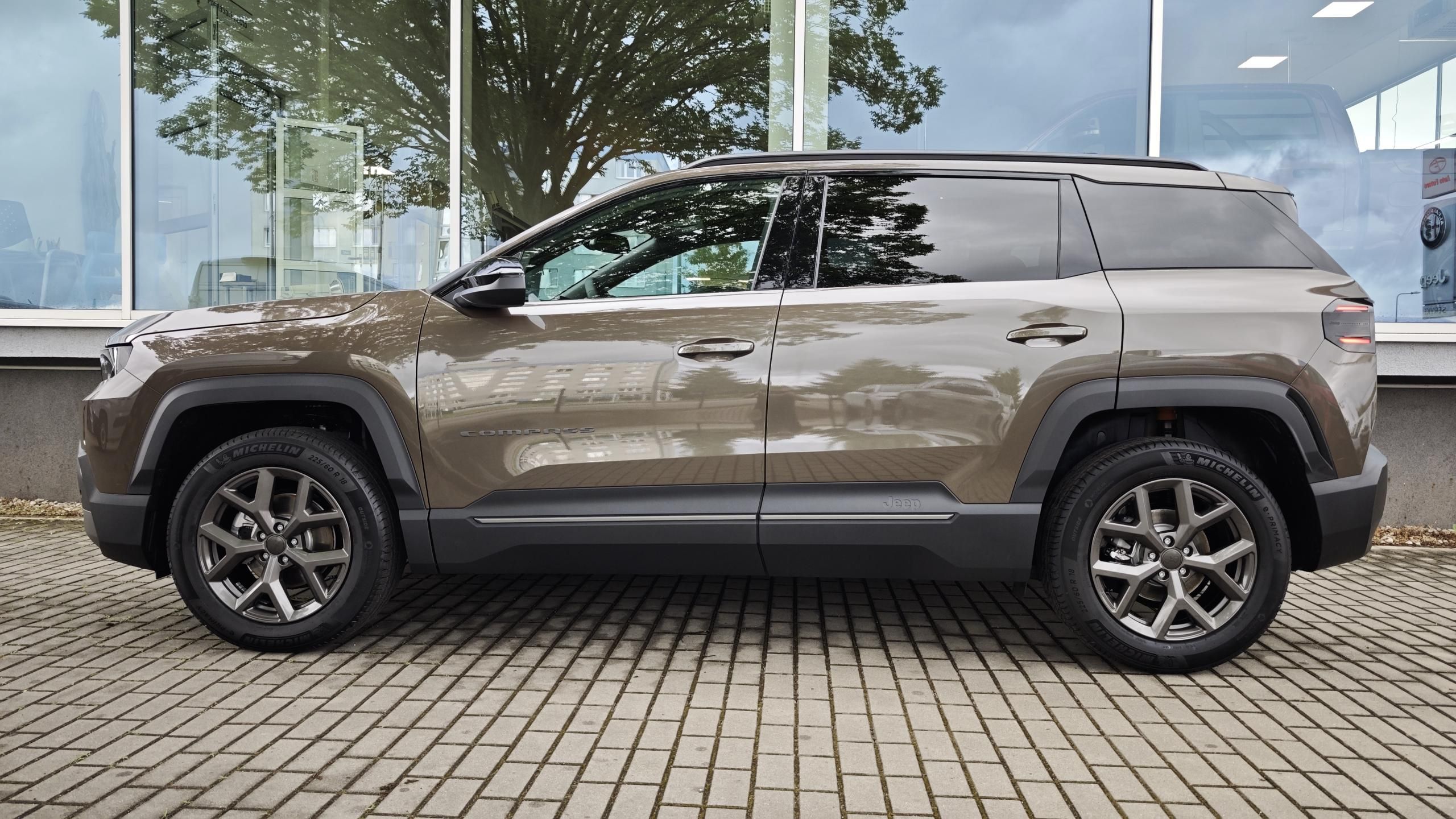 Jeep Compass, First Edition  hybrid 145PS AT - fotka 6