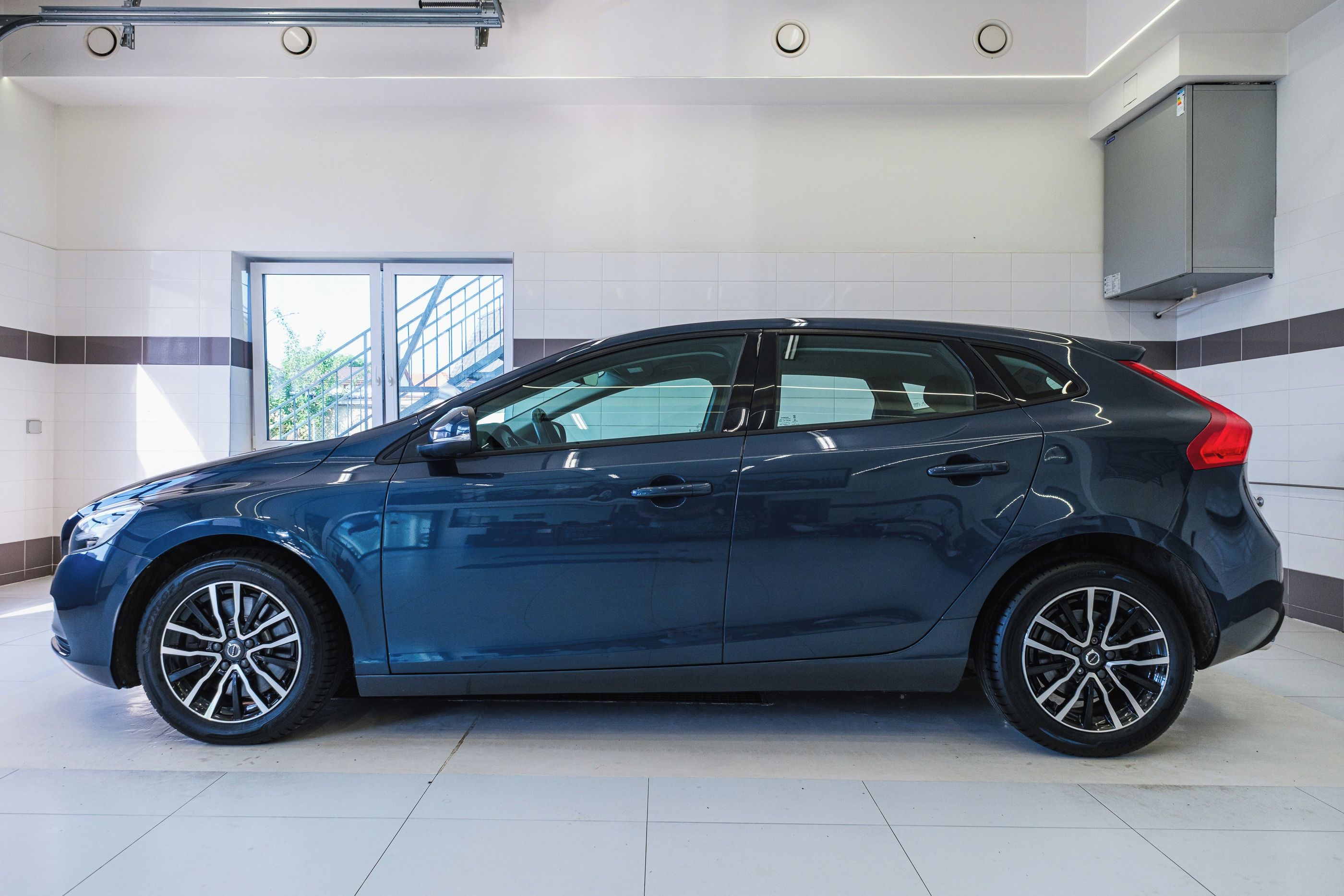 Volvo V40, 2.0D2 Momentum 88kW automat - fotka 4